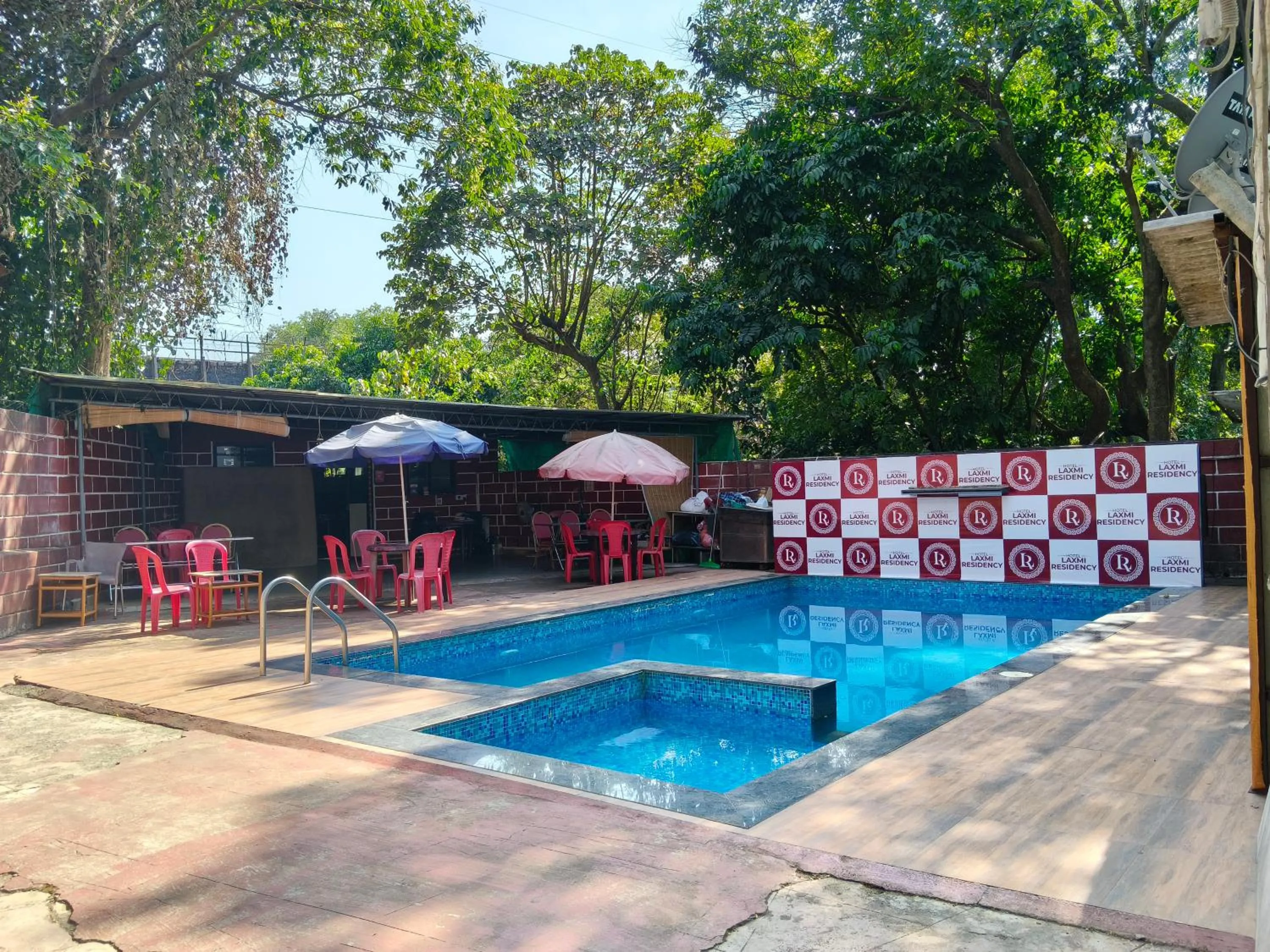 Restaurant/places to eat in Hotel Laxmi Residency