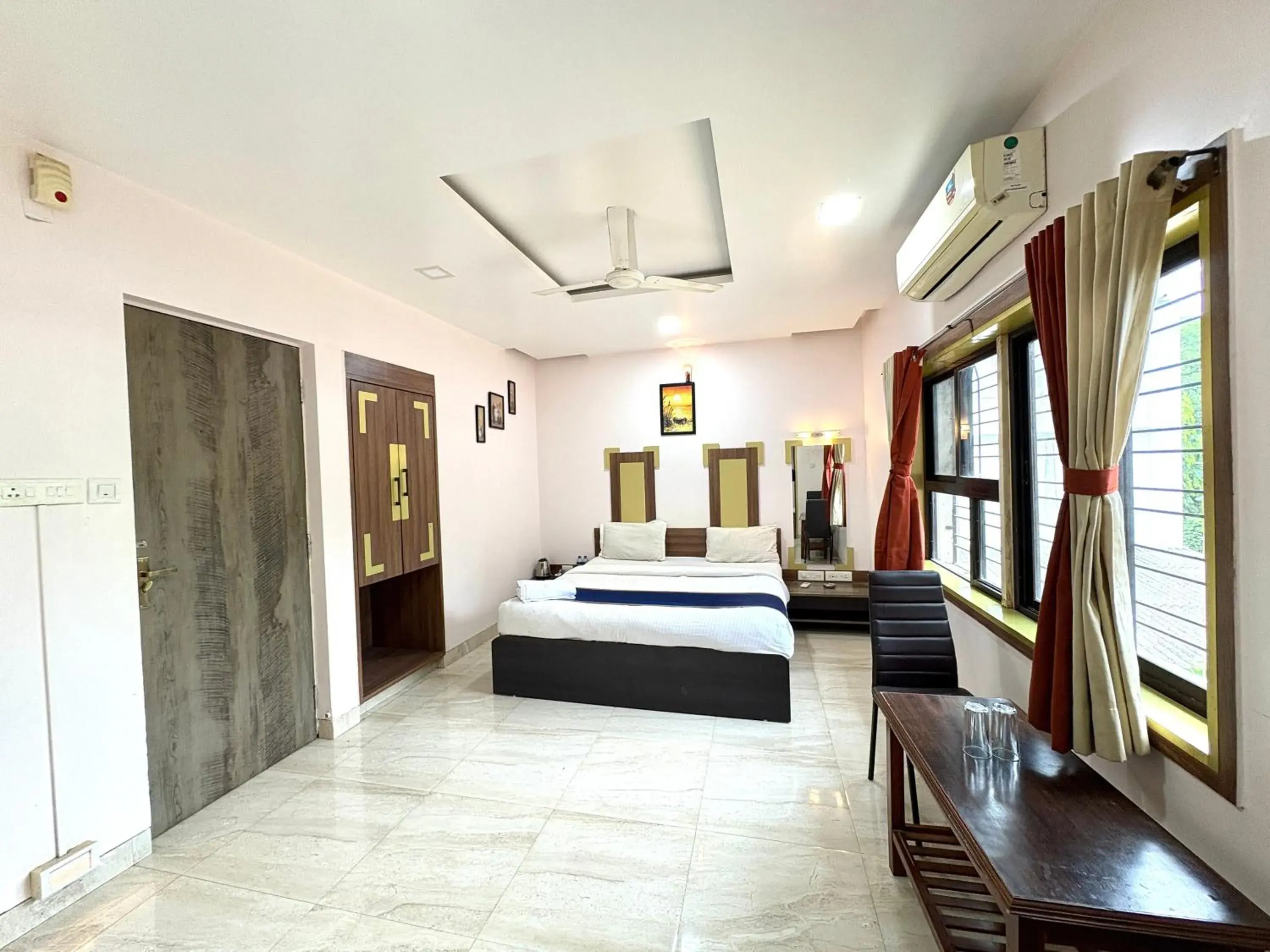 Photo of the whole room, Bed in Hotel Laxmi Residency Photo of the whole room, Bed in Hotel Laxmi Residency