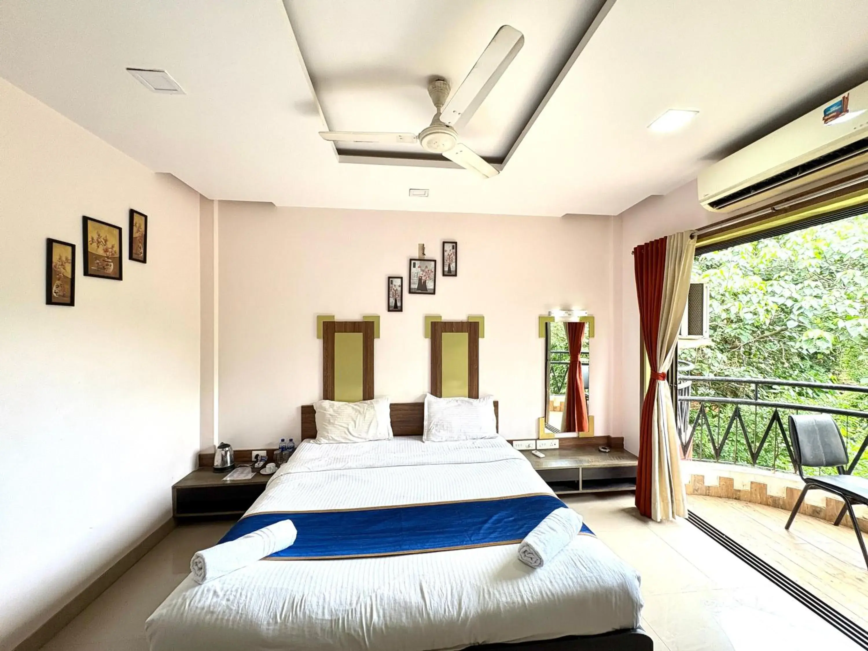 Photo of the whole room, Bed in Hotel Laxmi Residency Photo of the whole room, Bed in Hotel Laxmi Residency