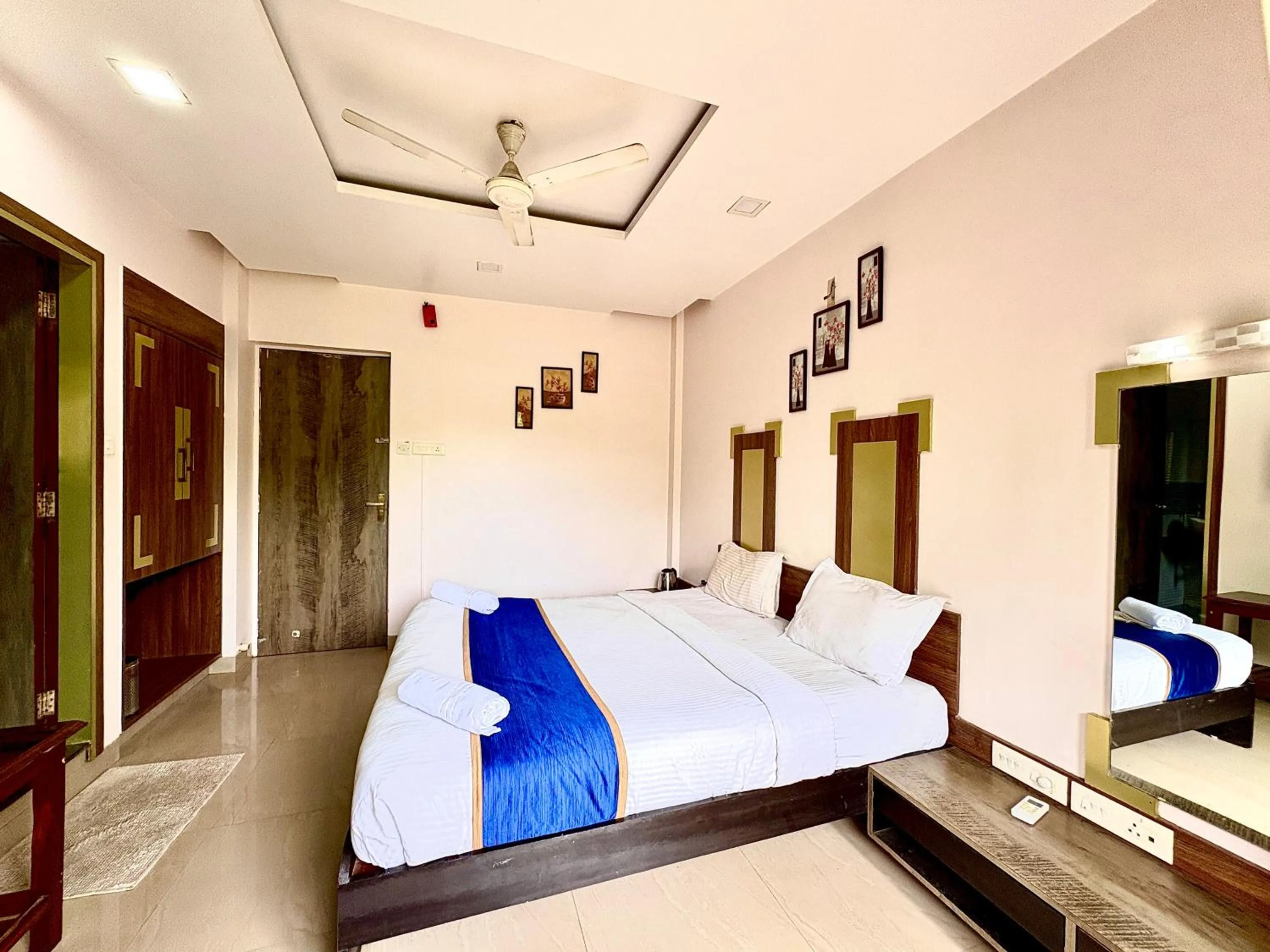 Bed in Hotel Laxmi Residency