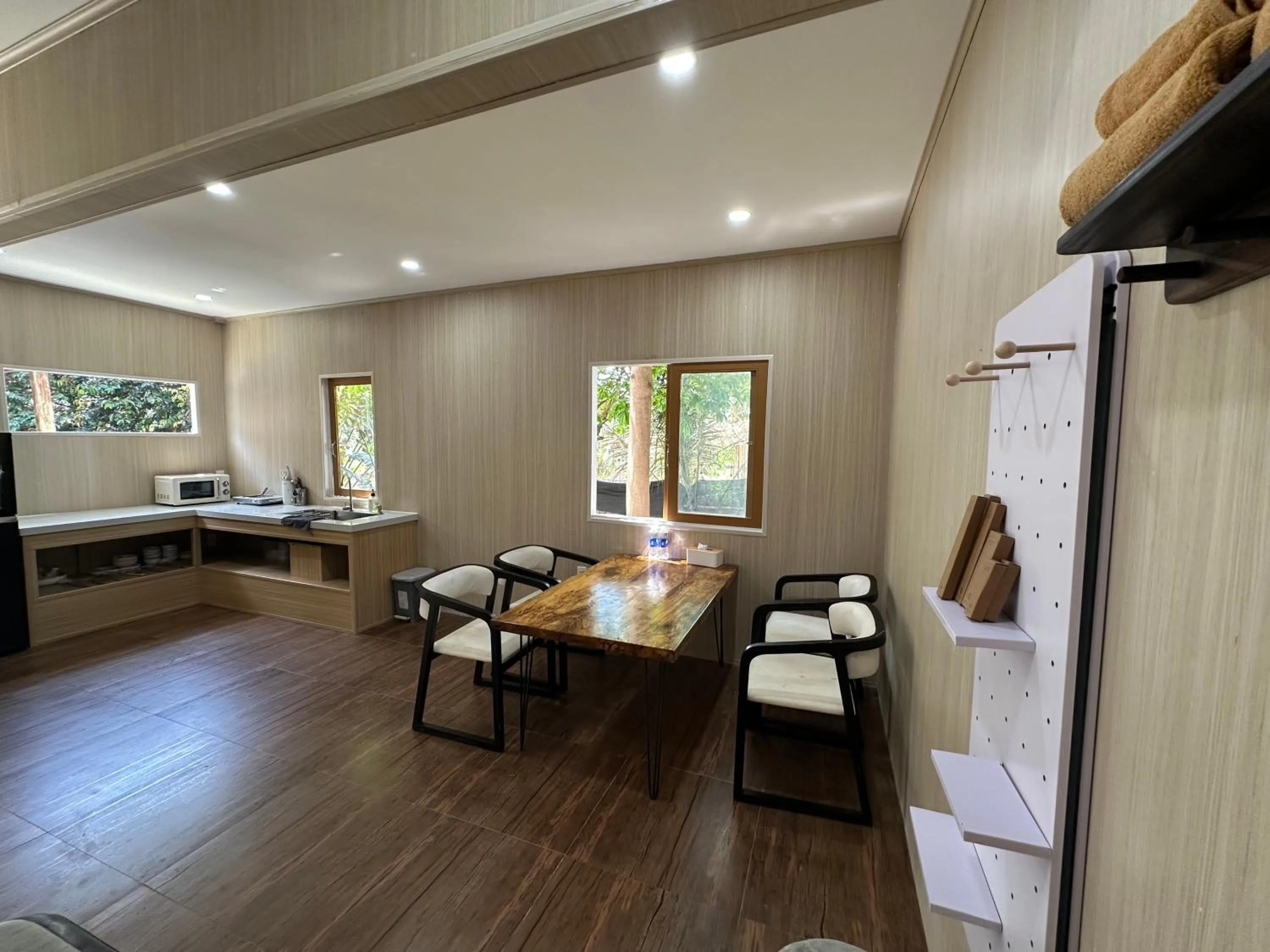 Kitchen or kitchenette in The 47 House Homestay BMT