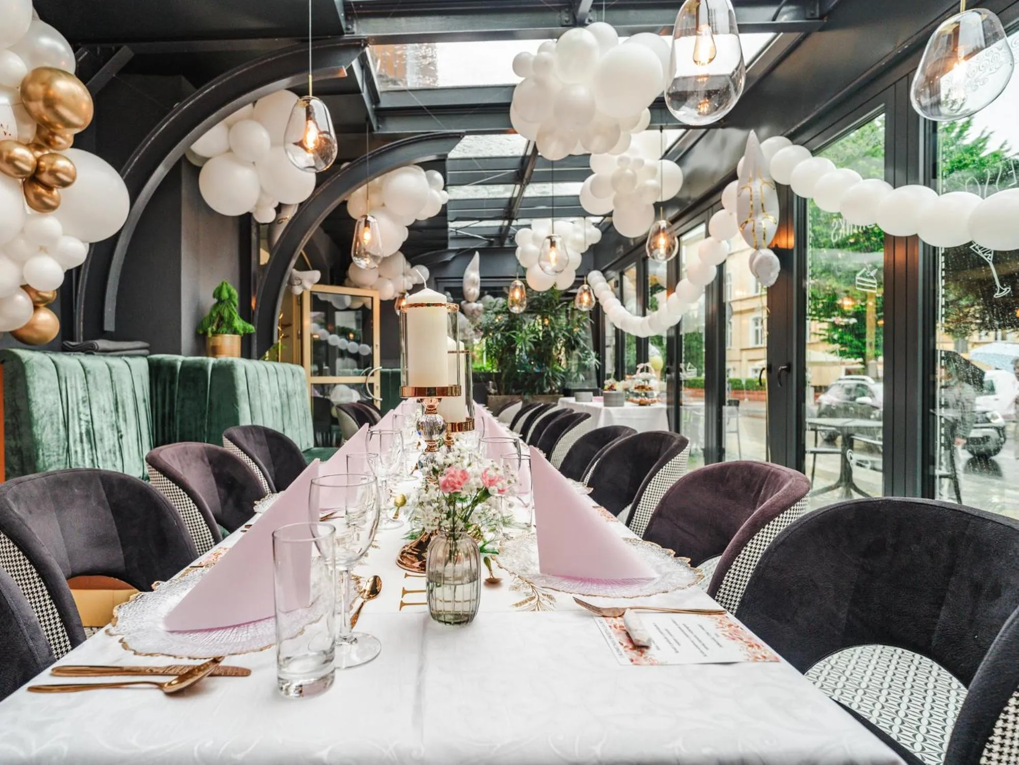 Restaurant/places to eat in H Villa Herkules