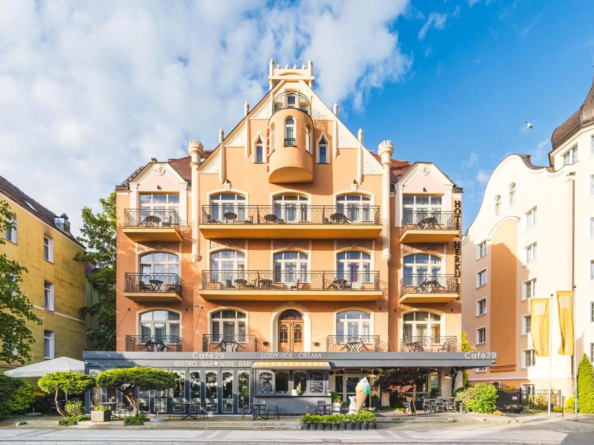 Property building in H Villa Herkules