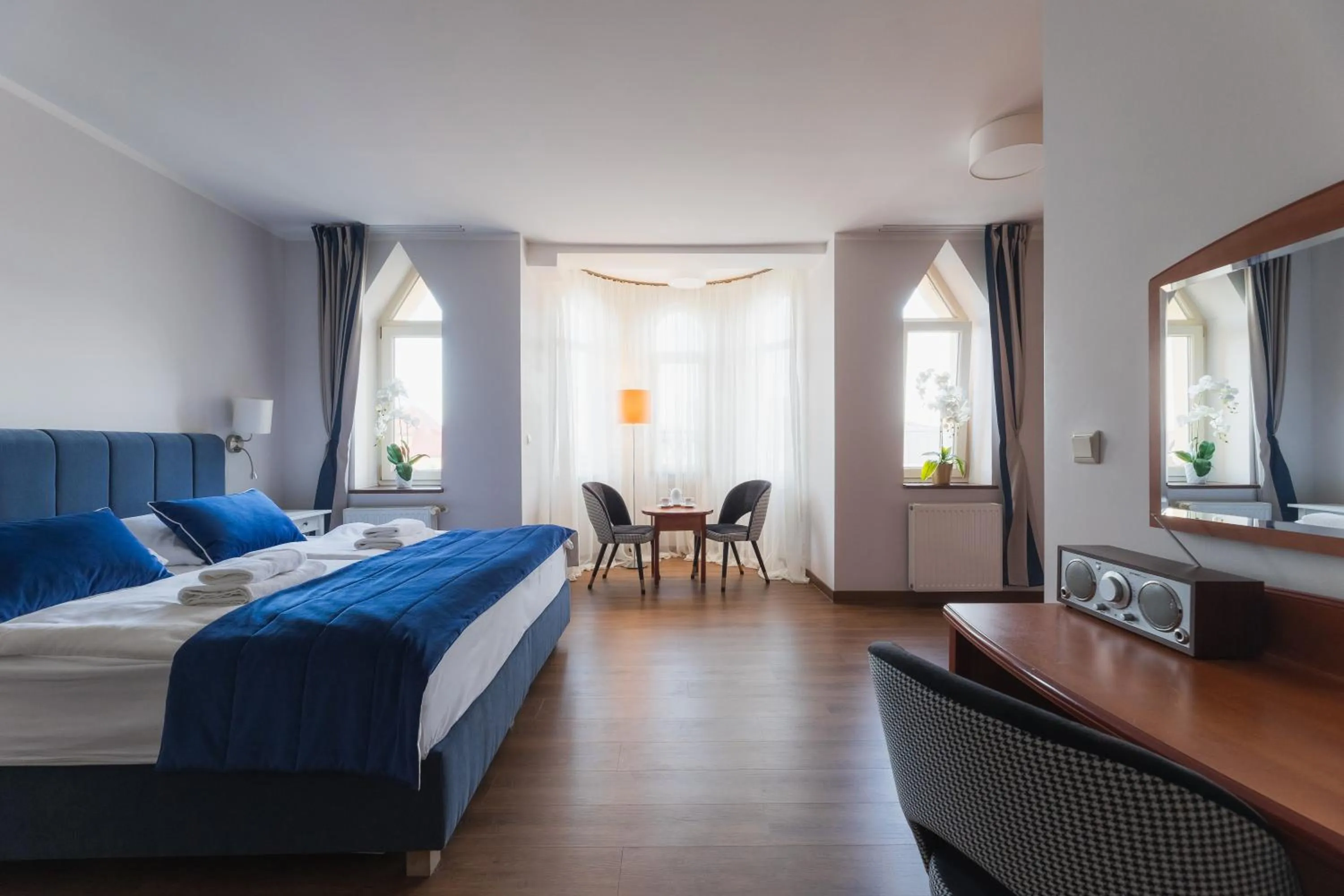 Photo of the whole room, Bed in H Villa Herkules