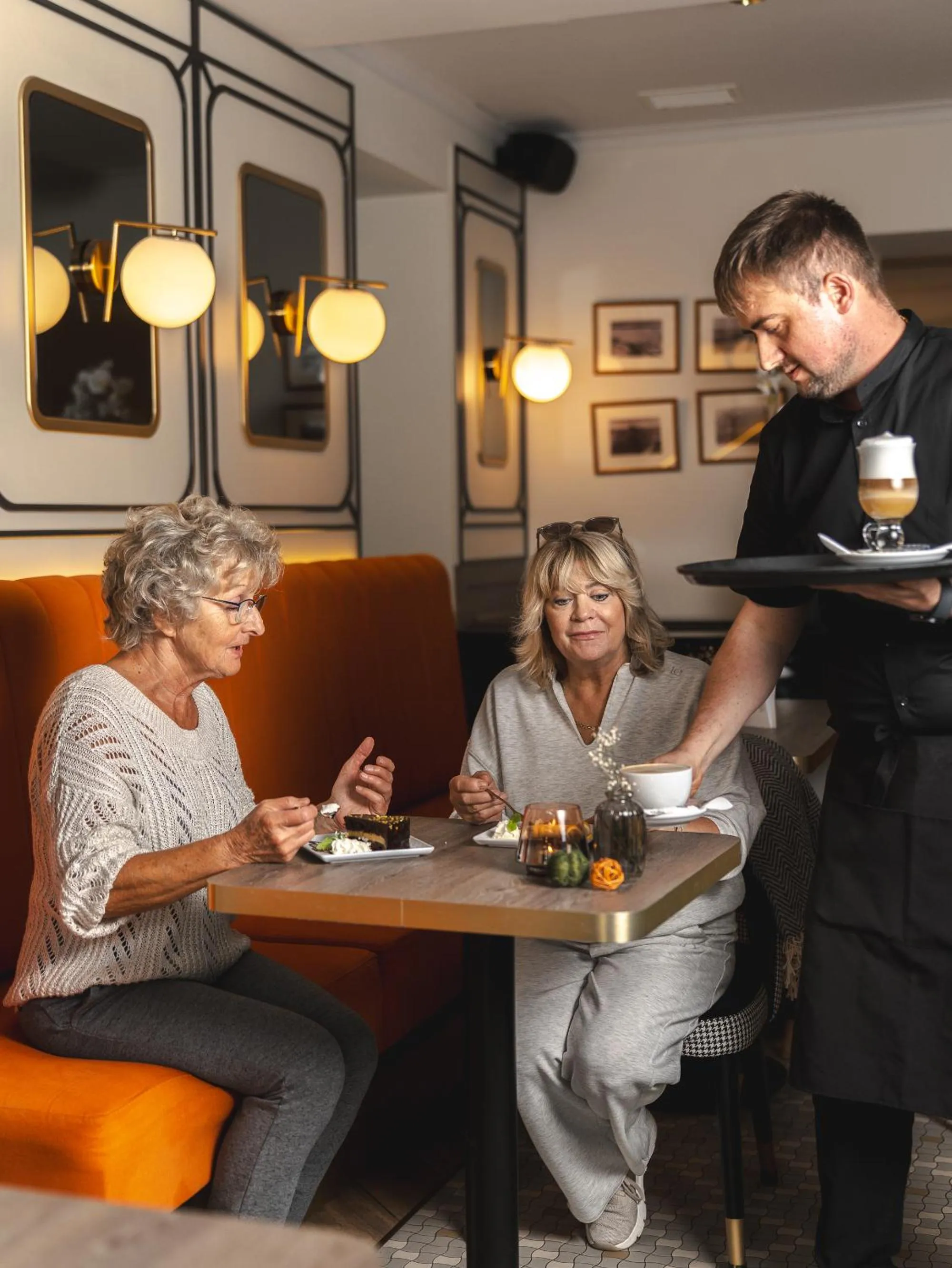 Restaurant/places to eat in H Villa Herkules