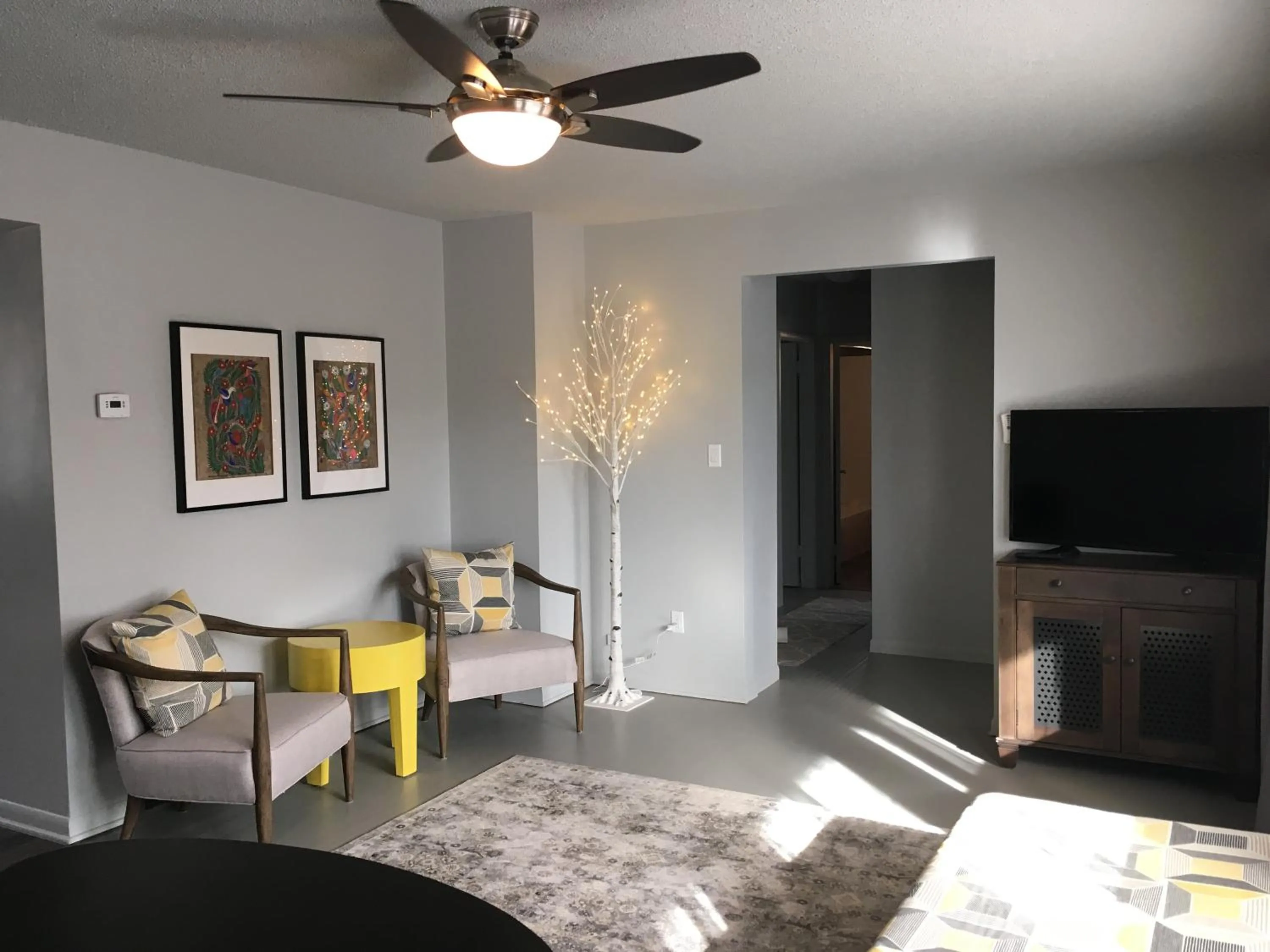 Living room in Pinewood Inn