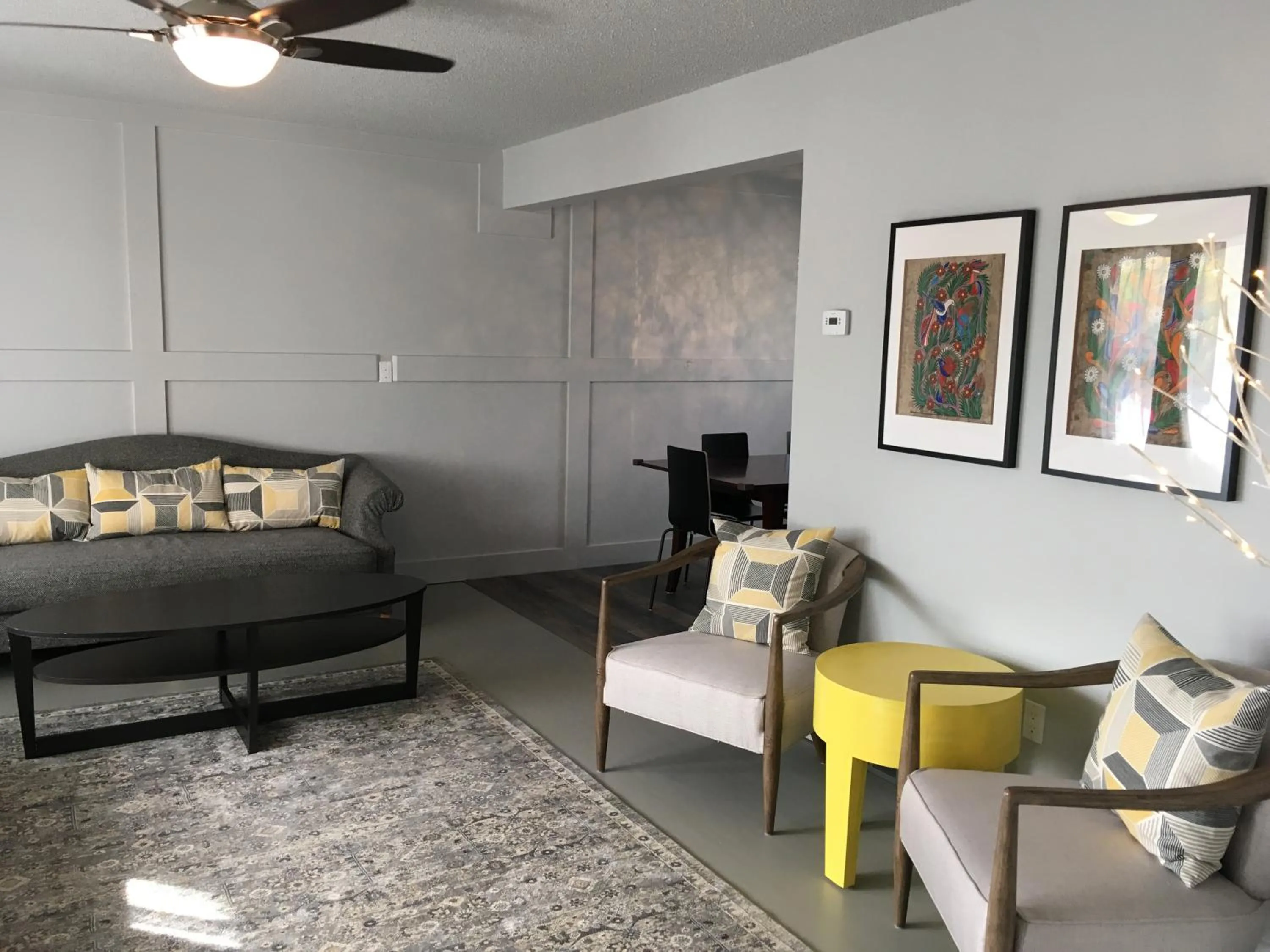 Living room in Pinewood Inn
