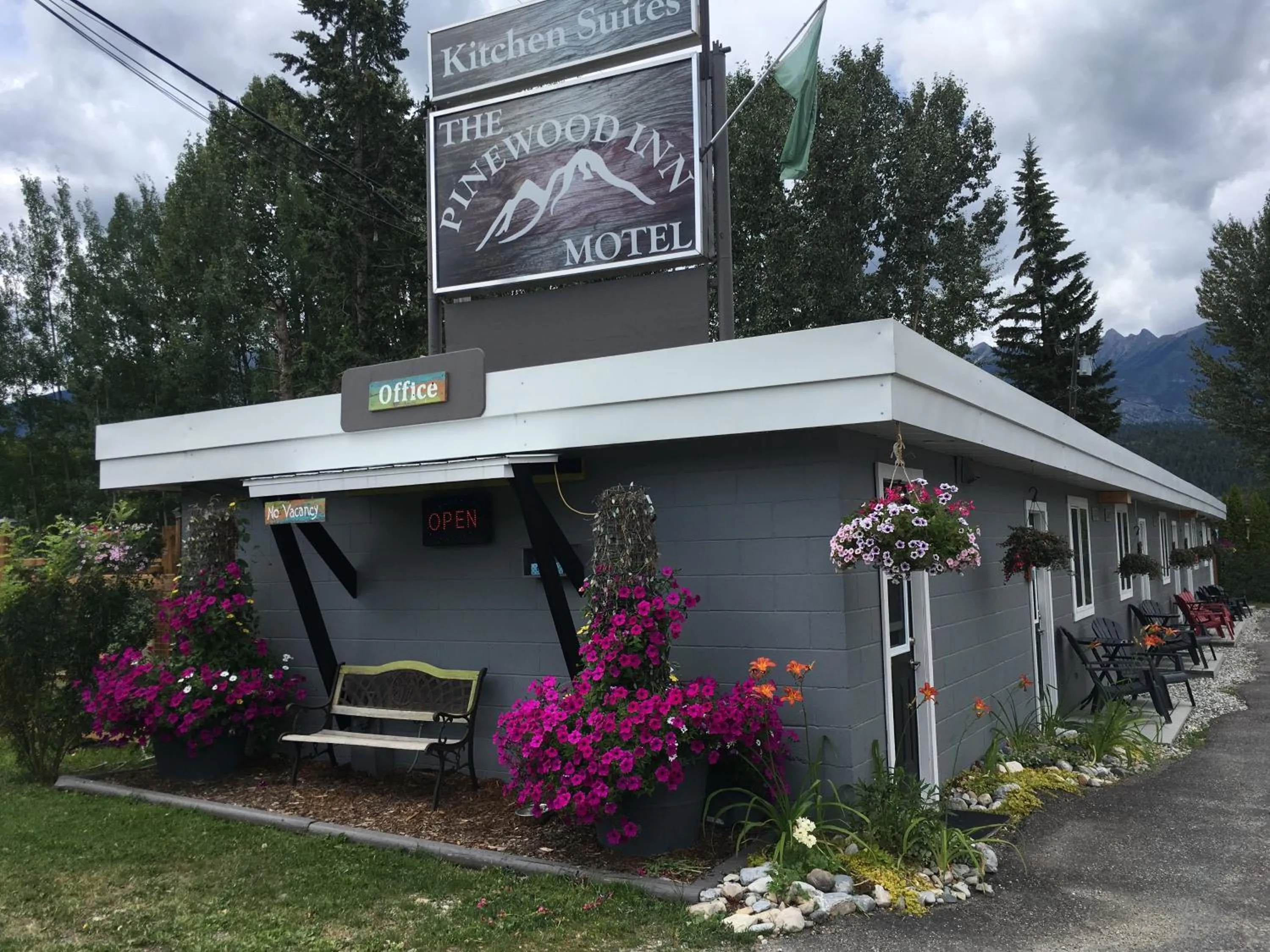 Pinewood Inn