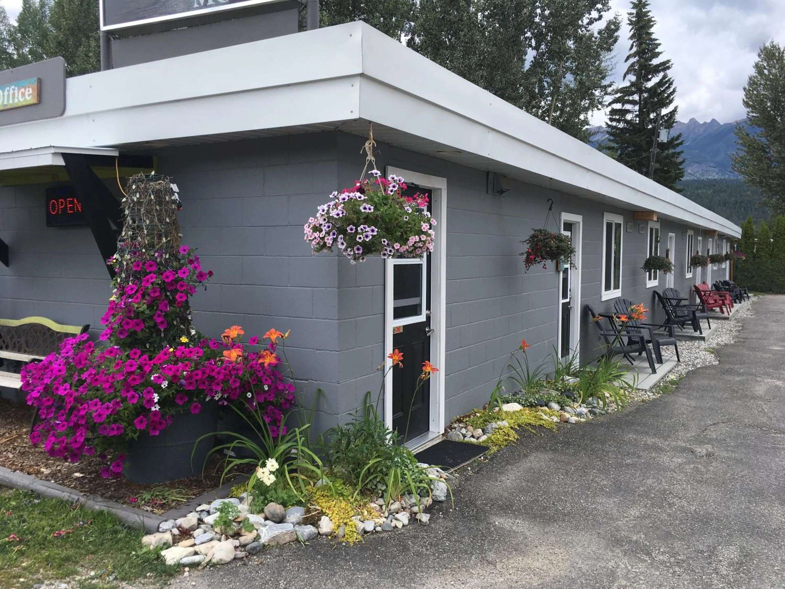 Pinewood Inn
