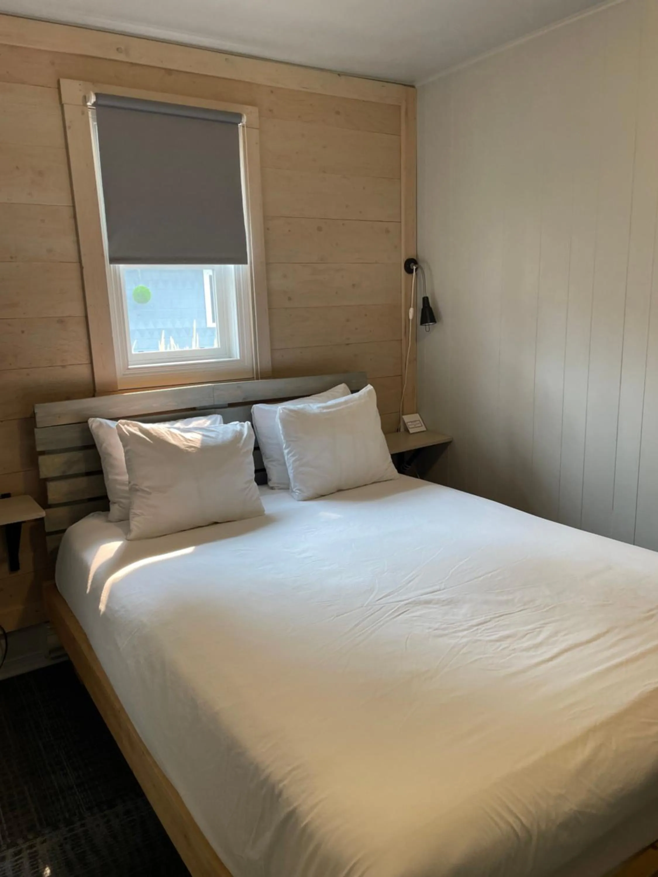 Bed in Pinewood Inn