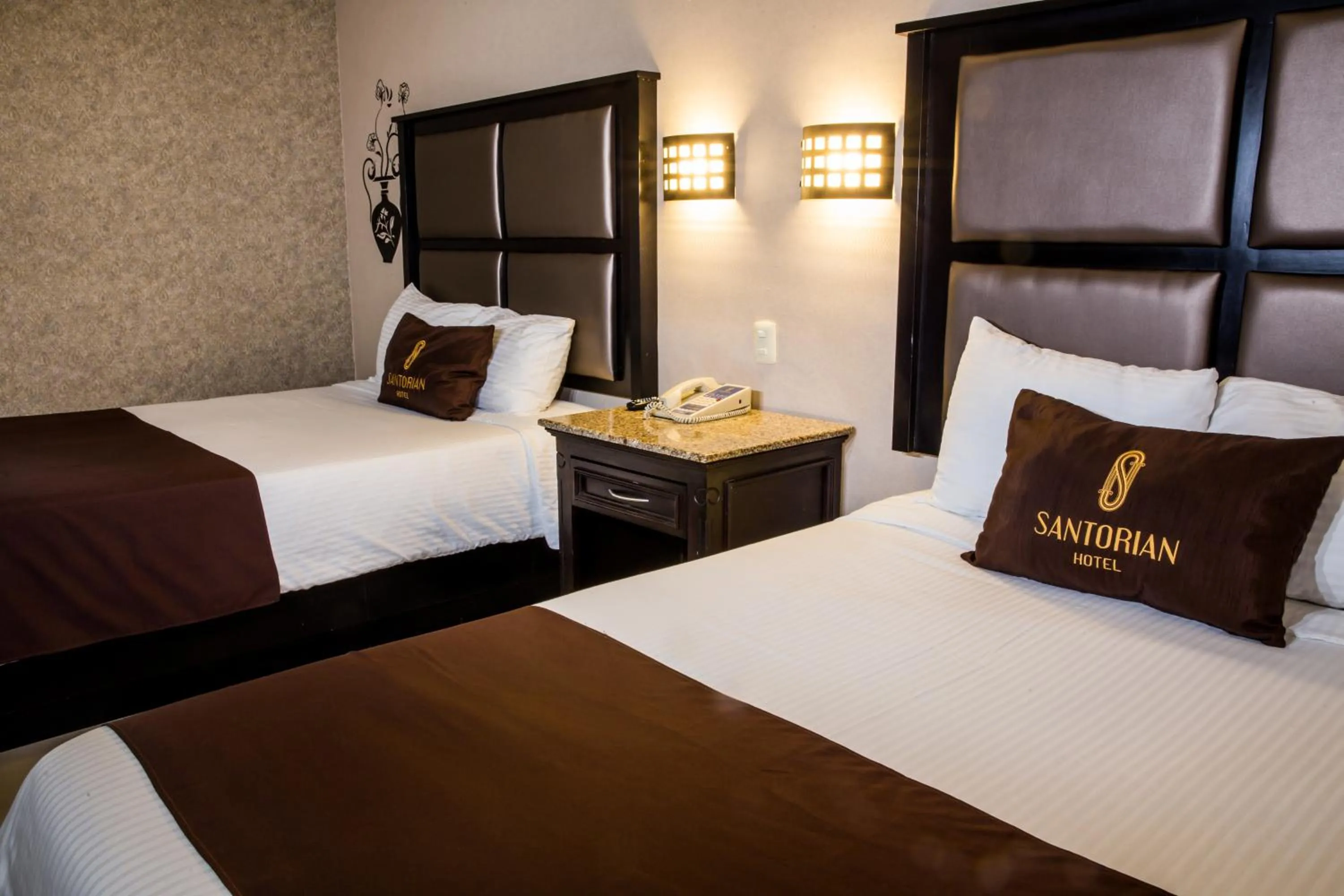 Bed in Hotel Santorian