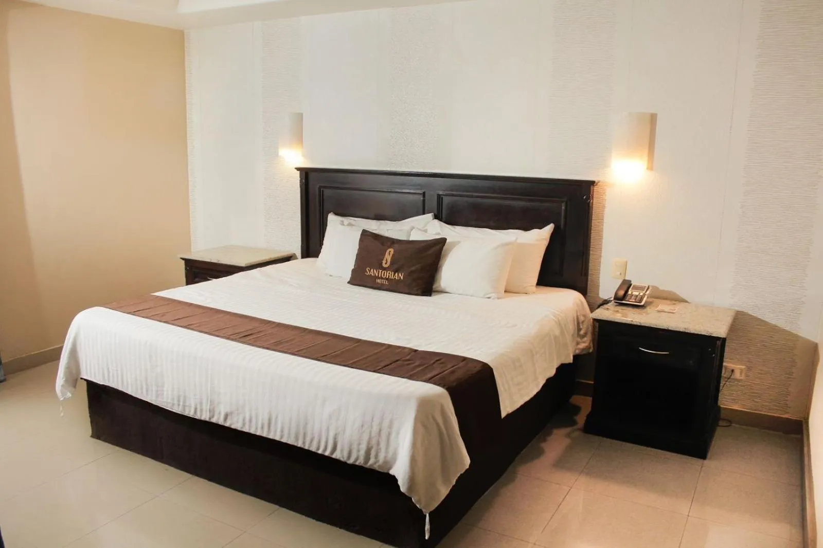 Bed in Hotel Santorian