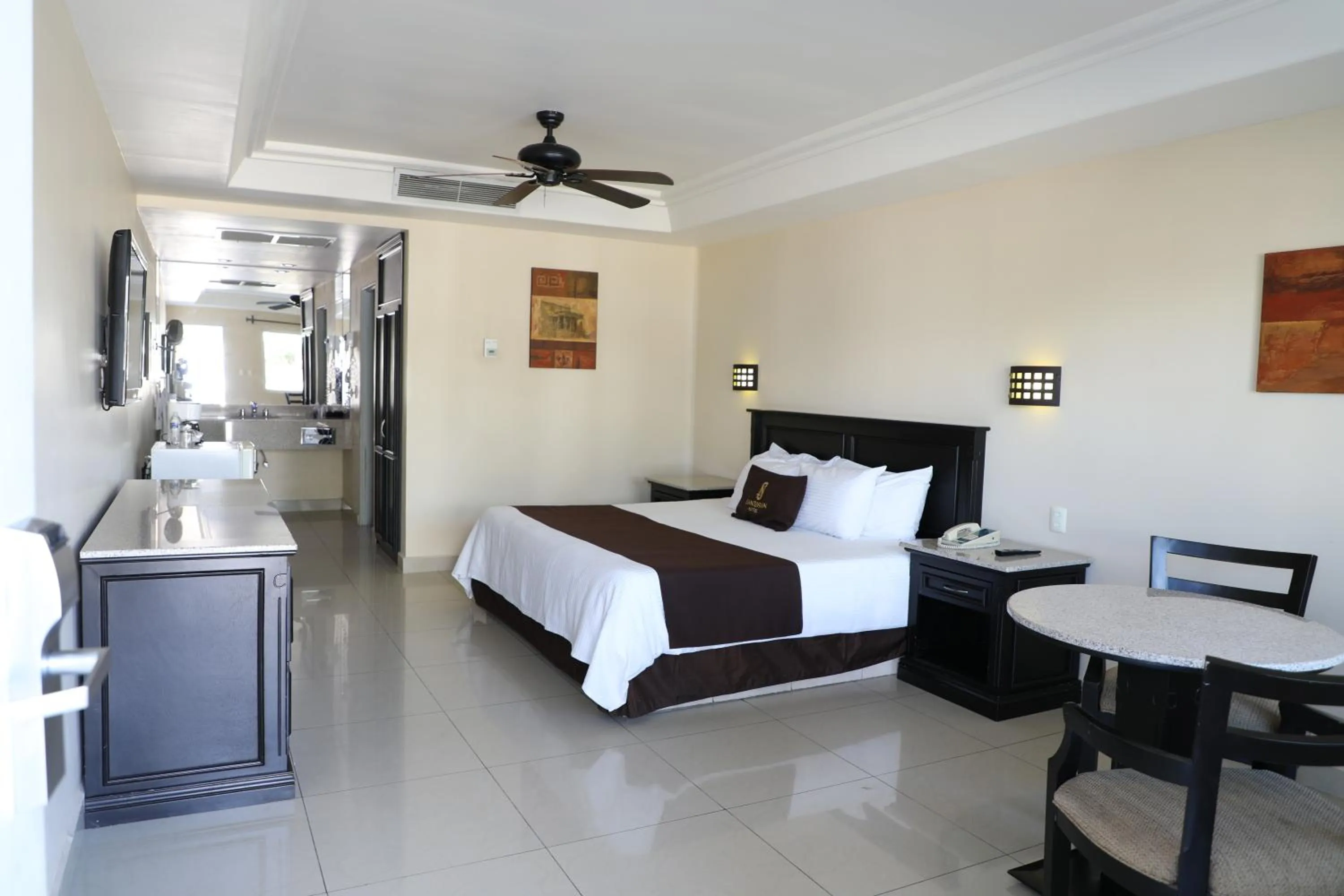 Photo of the whole room, Bed in Hotel Santorian