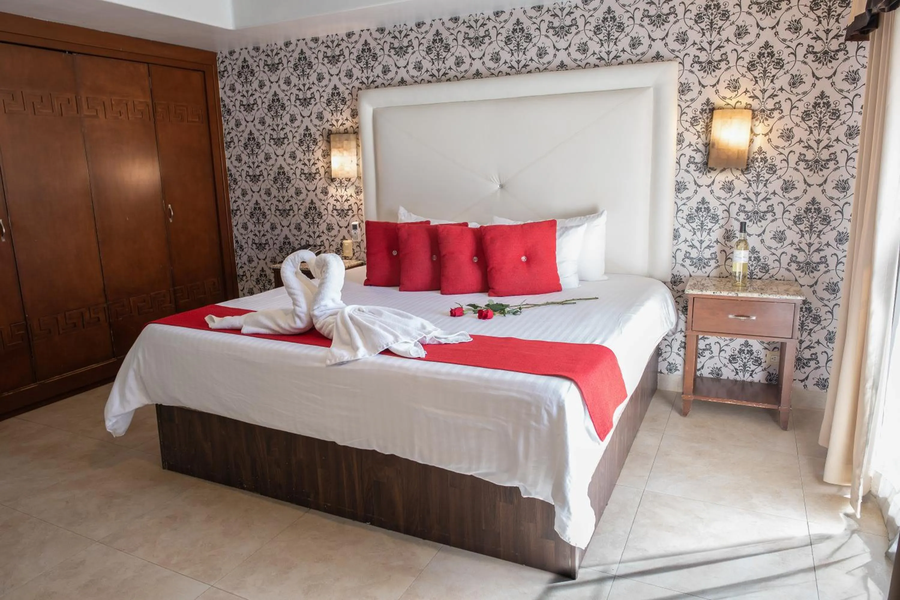 Bed in Hotel Santorian