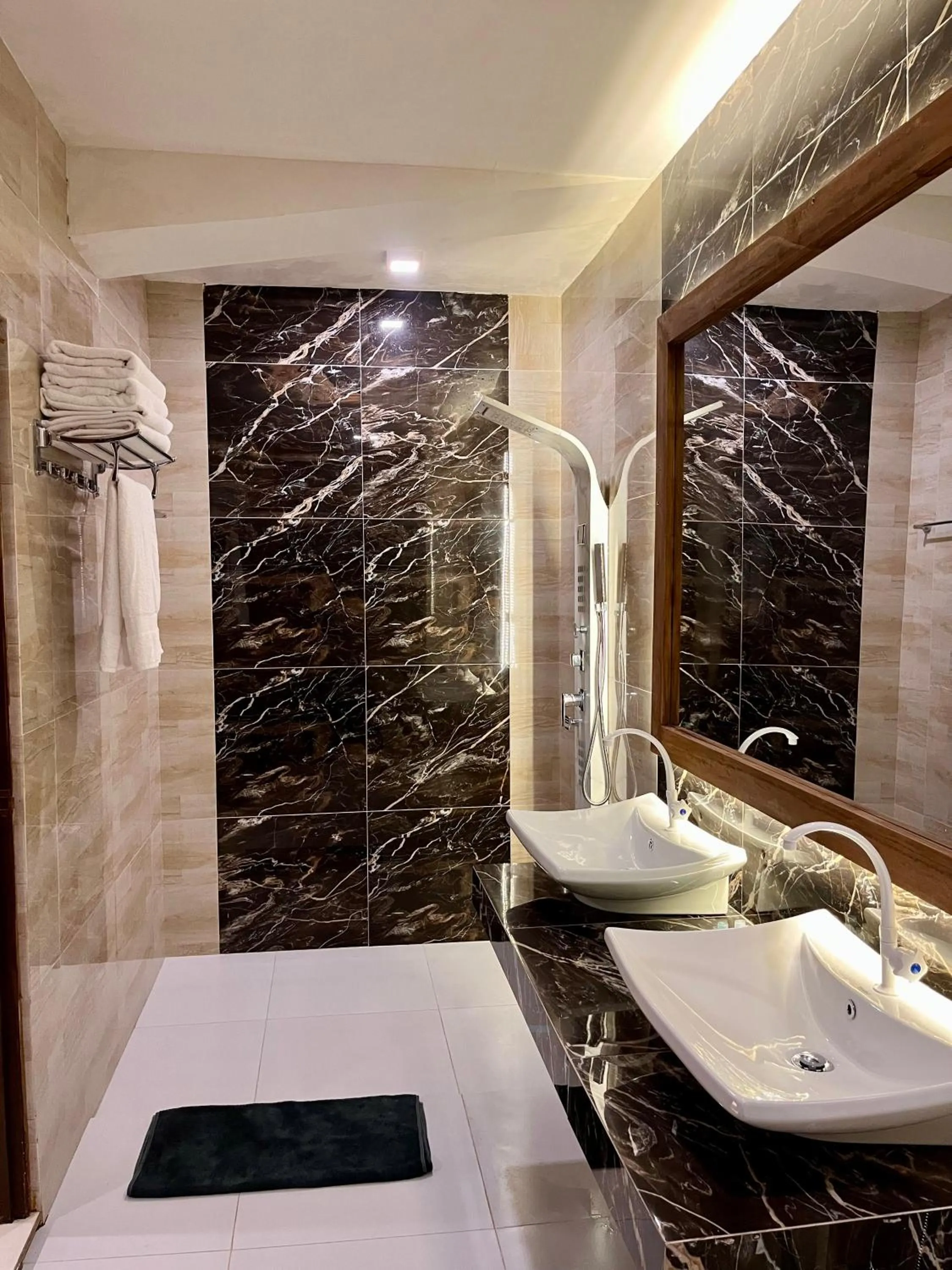 Shower in Sundaras Family Suites