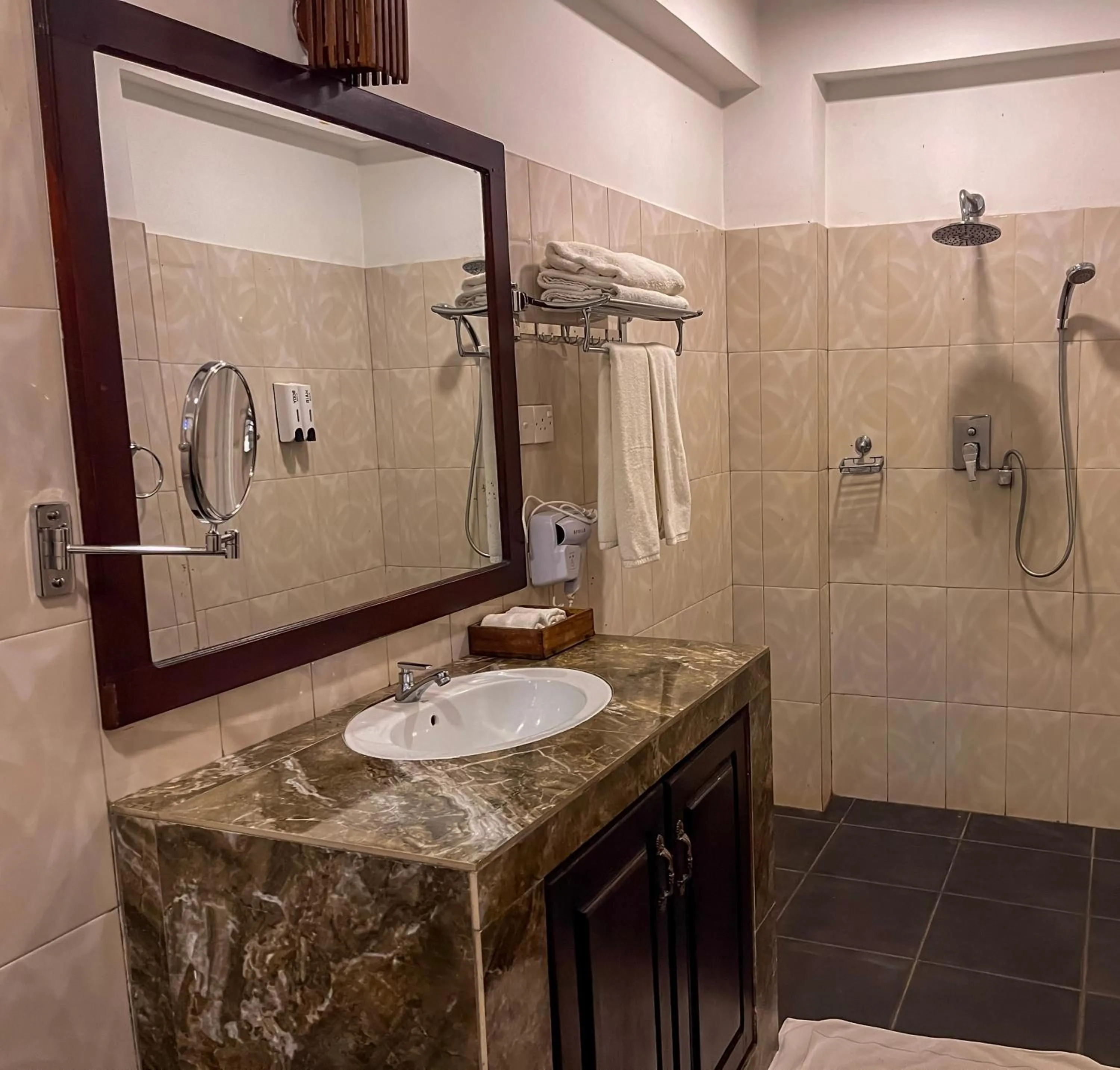 Bathroom in Sundaras Family Suites