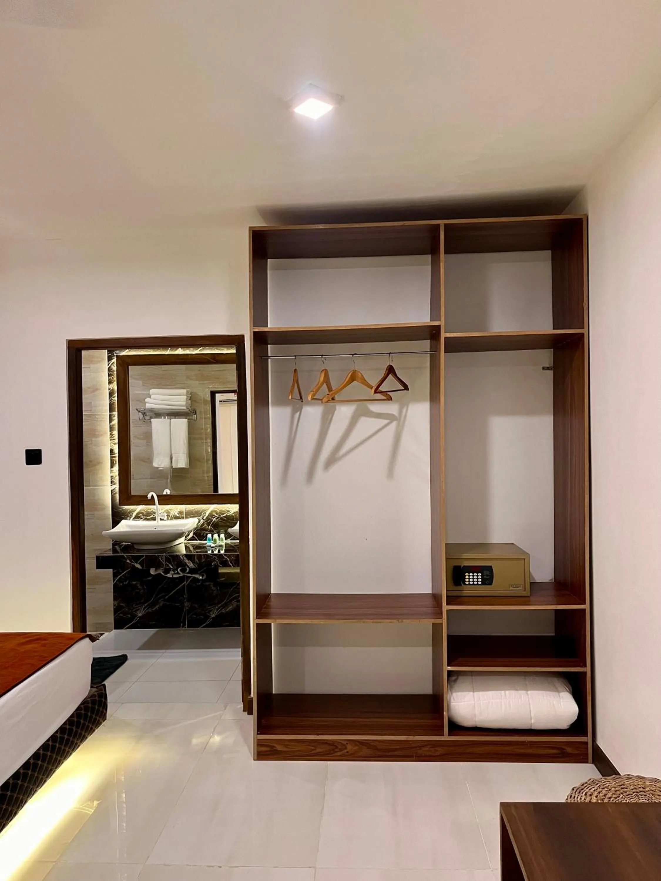 Photo of the whole room, Bed in Sundaras Family Suites