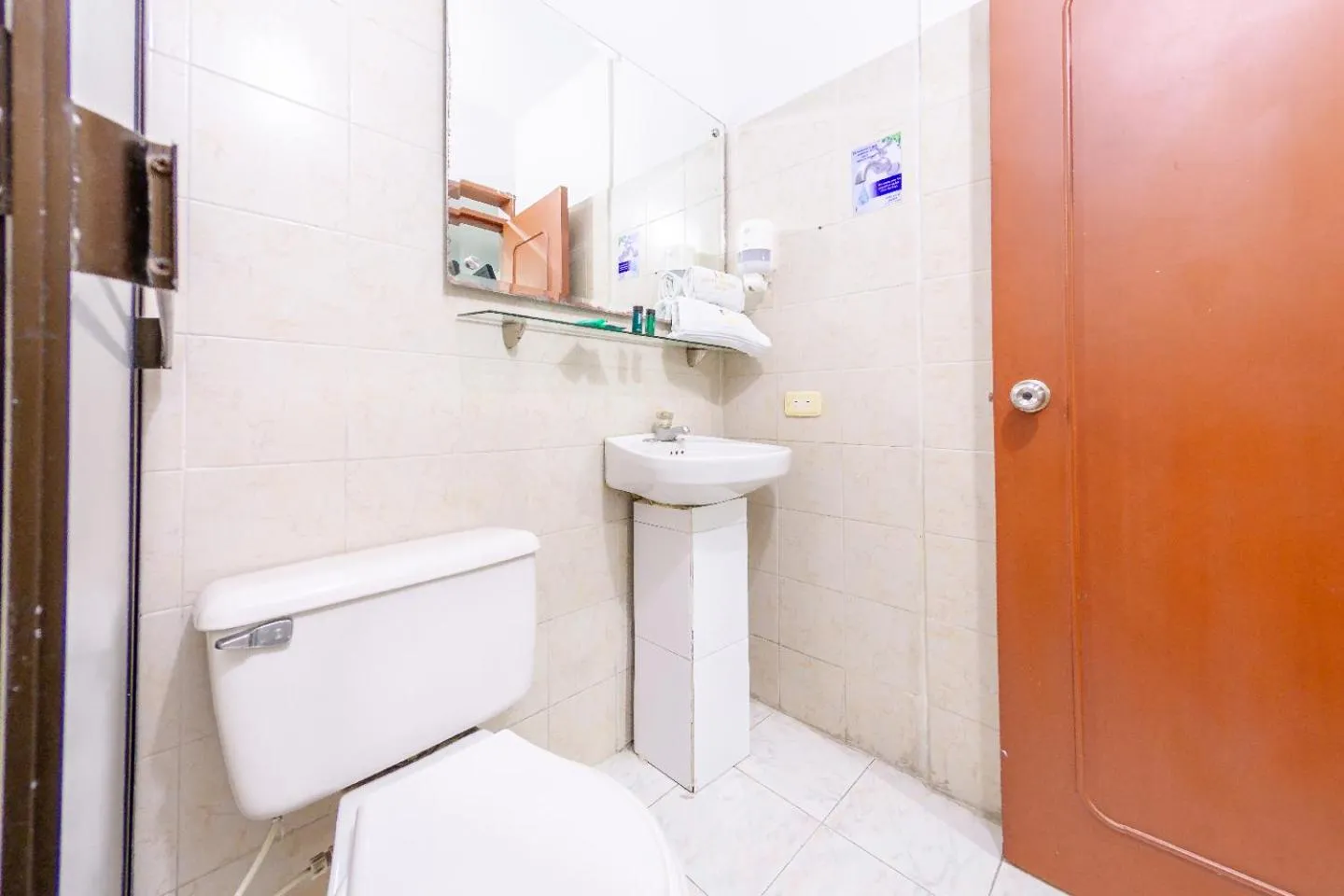 Bathroom in Imperio la 16