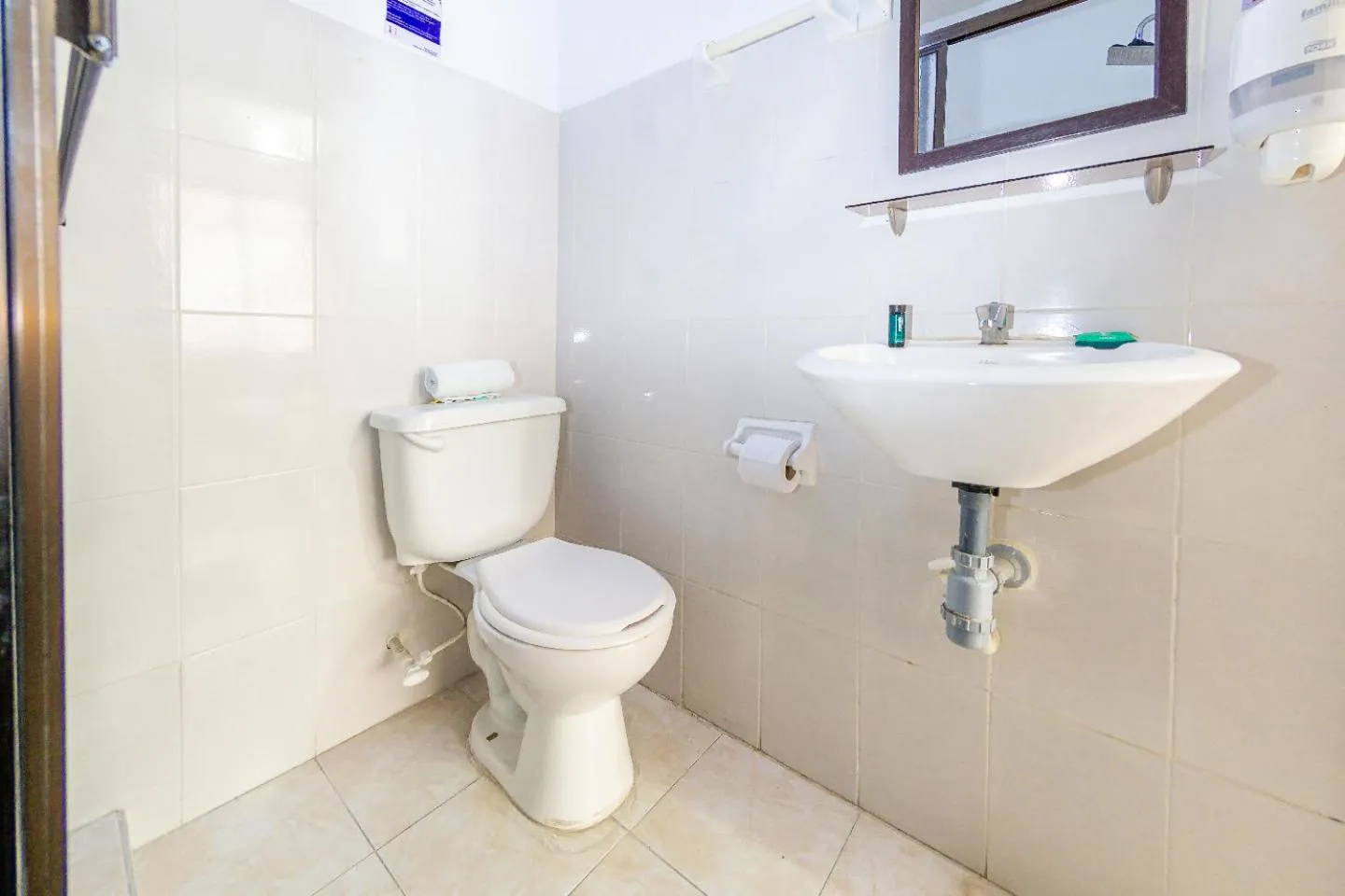 Bathroom in Imperio la 16