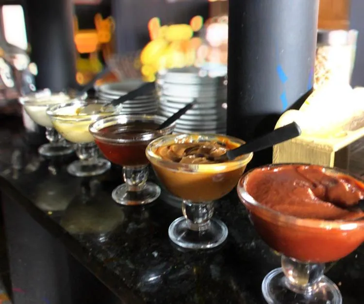 Buffet breakfast in Lira Apart Hotel