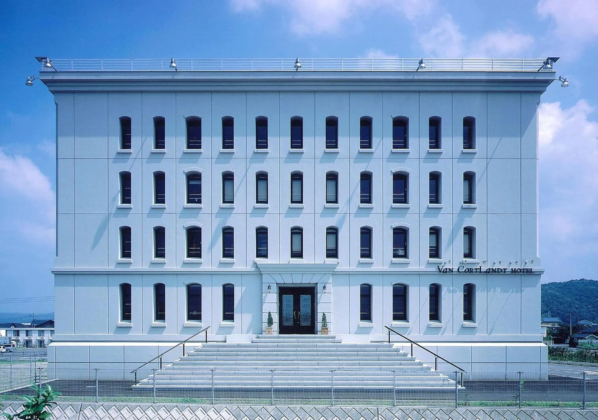 Property building in Van Cort Landt Hotel