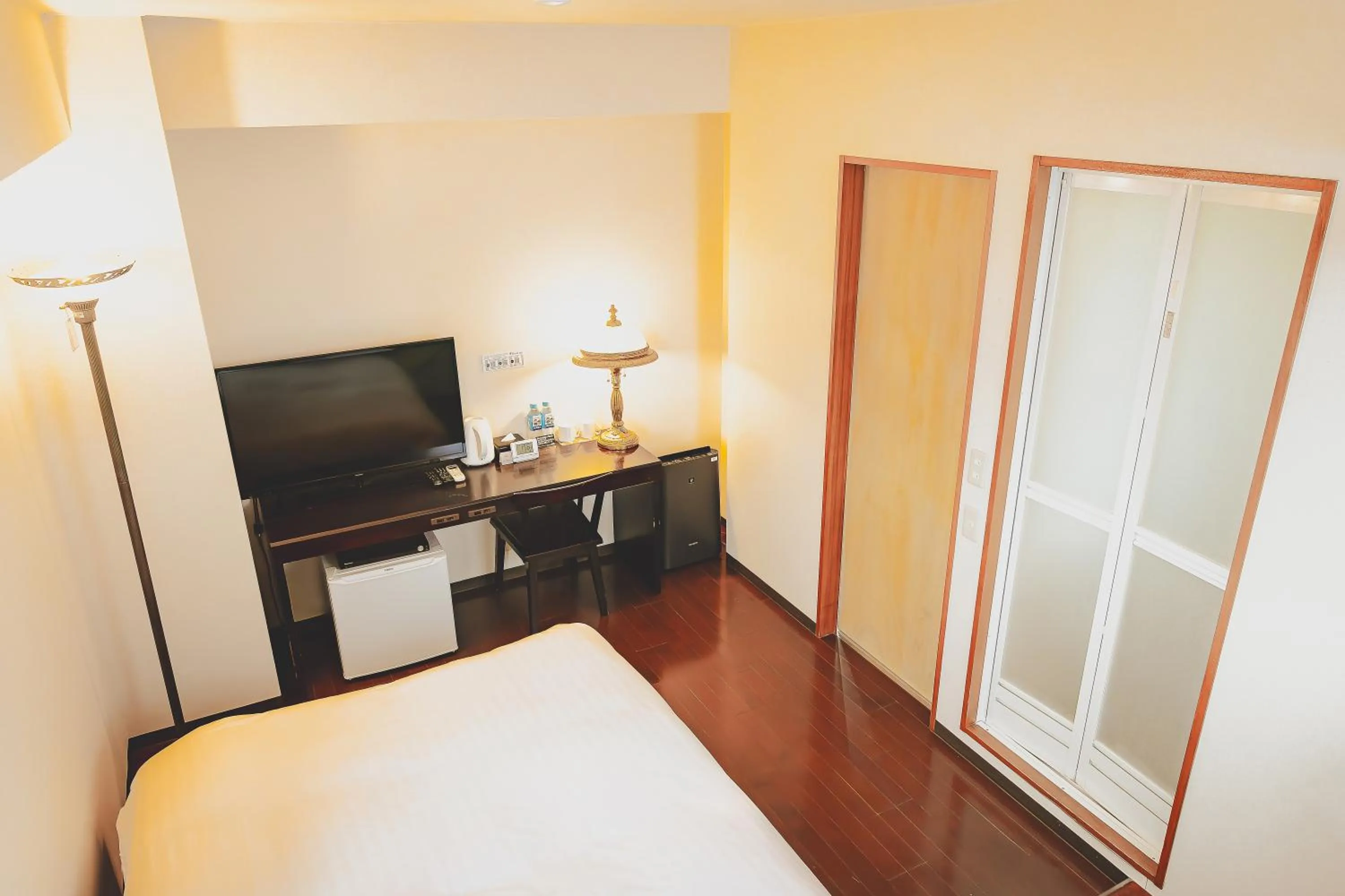 Photo of the whole room, Bed in Van Cort Landt Hotel