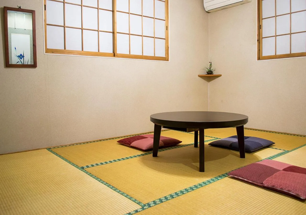 Photo of the whole room in Asobe