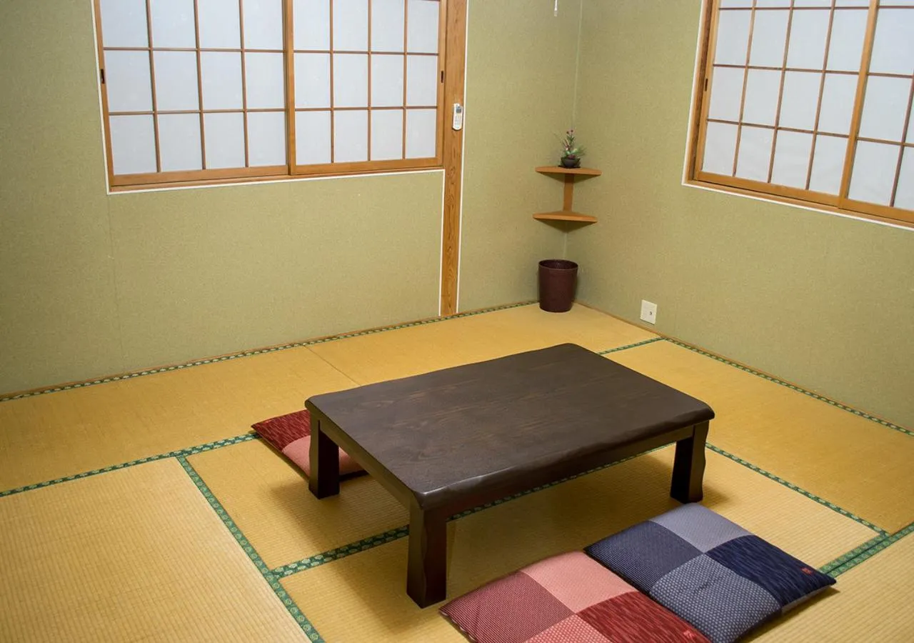 Photo of the whole room in Asobe