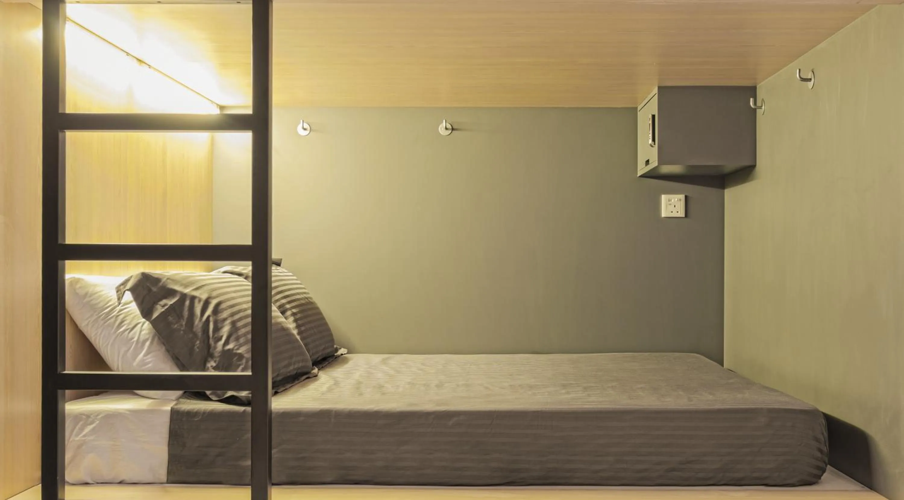 bunk bed, Bed in The Mahjong