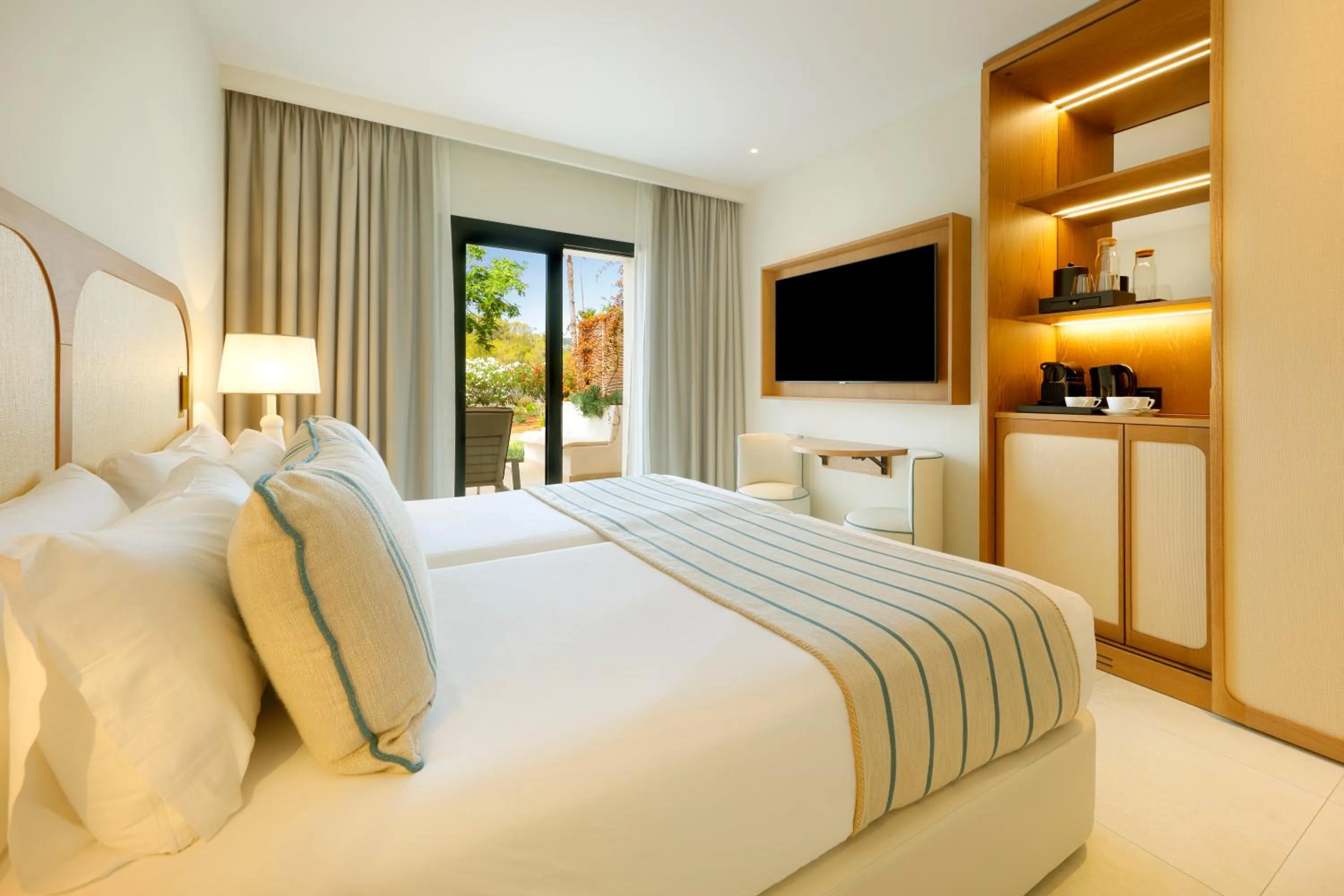  Signature Level - Deluxe Cozy in The Signature Level at TRS Ibiza Hotel - All Inclusive Adults Only - Entrance to Clubs included