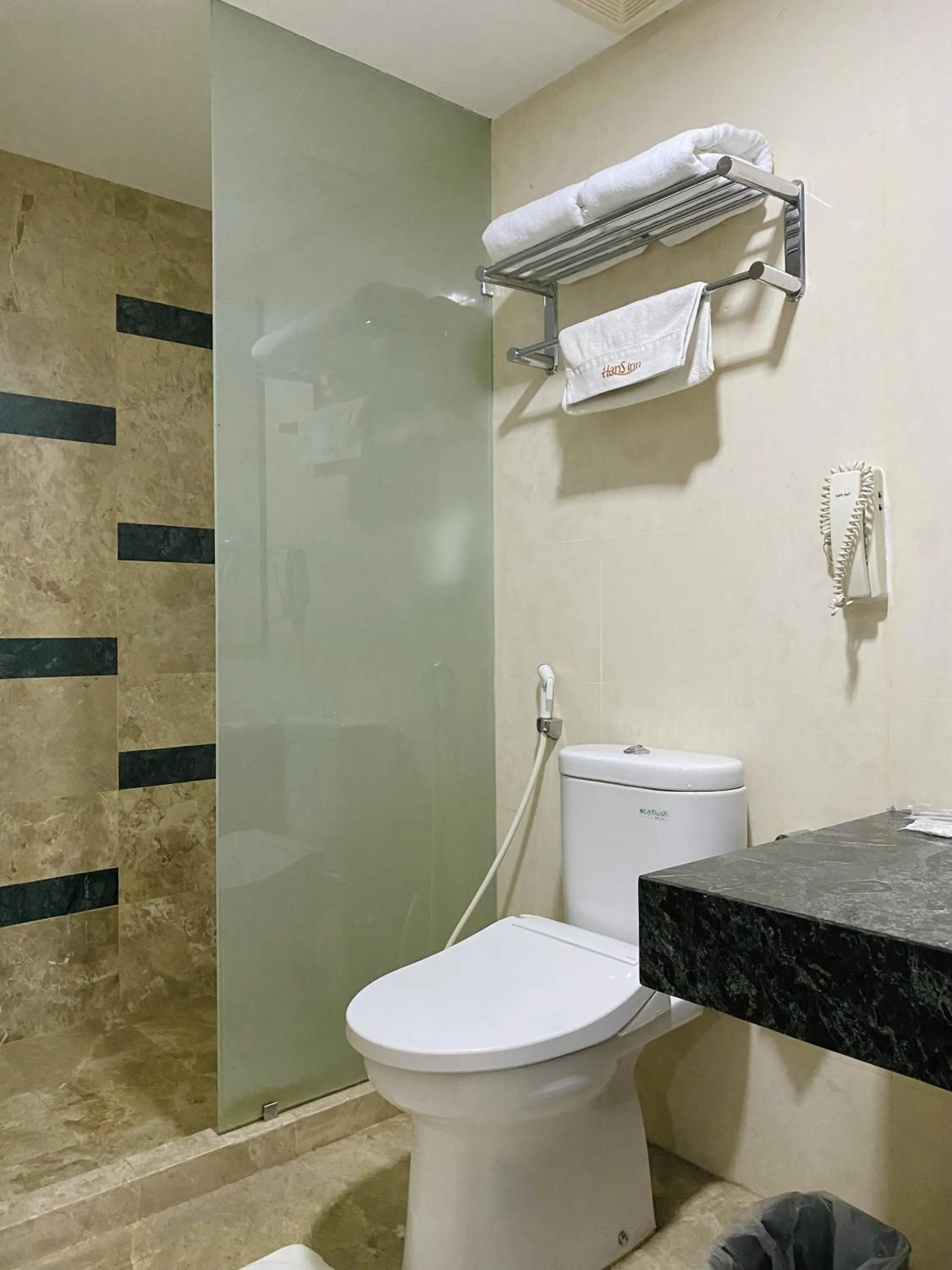 Shower in Hans Inn Batam