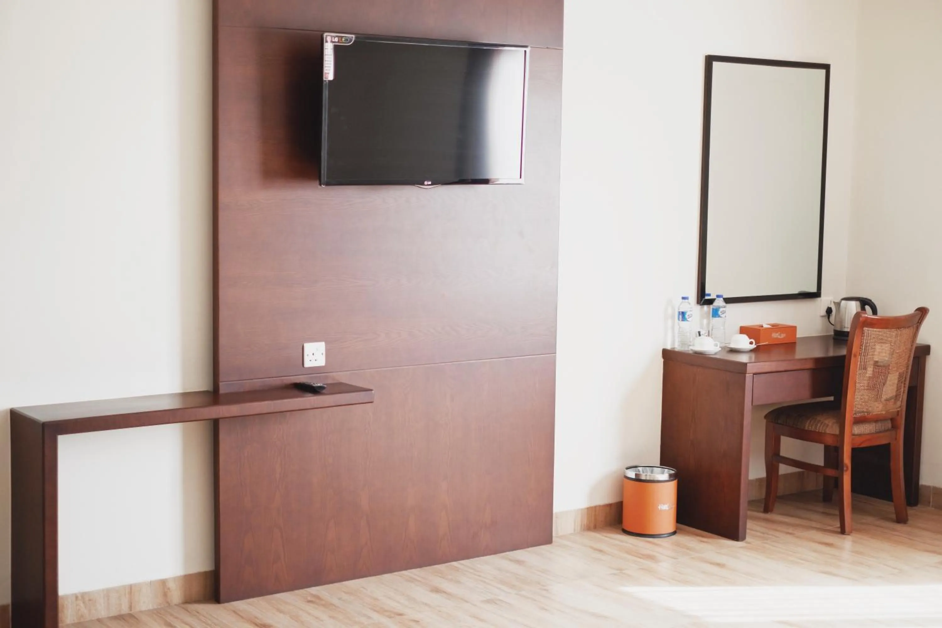 Communal lounge/ TV room in Hans Inn Batam