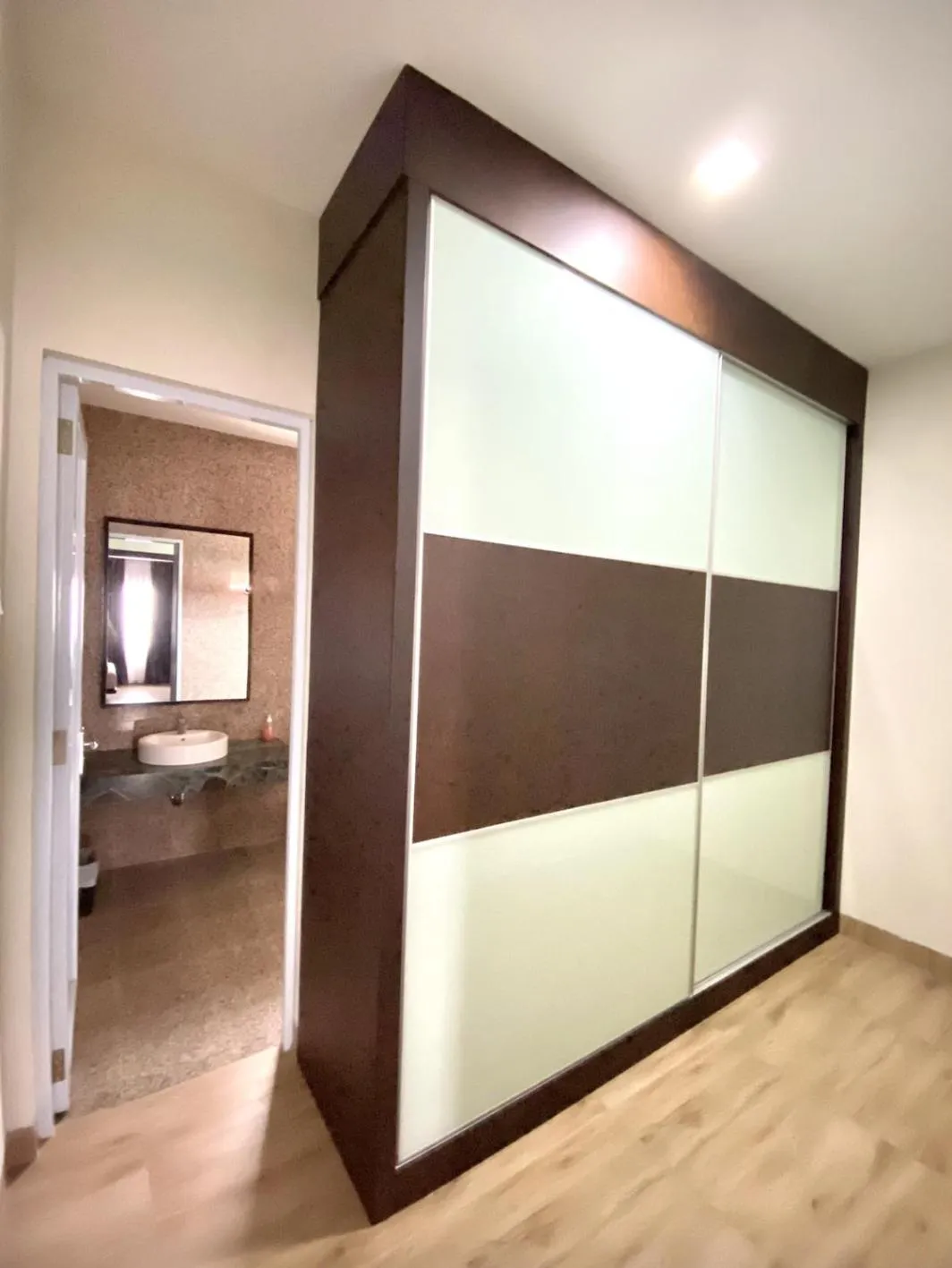 wardrobe in Hans Inn Batam