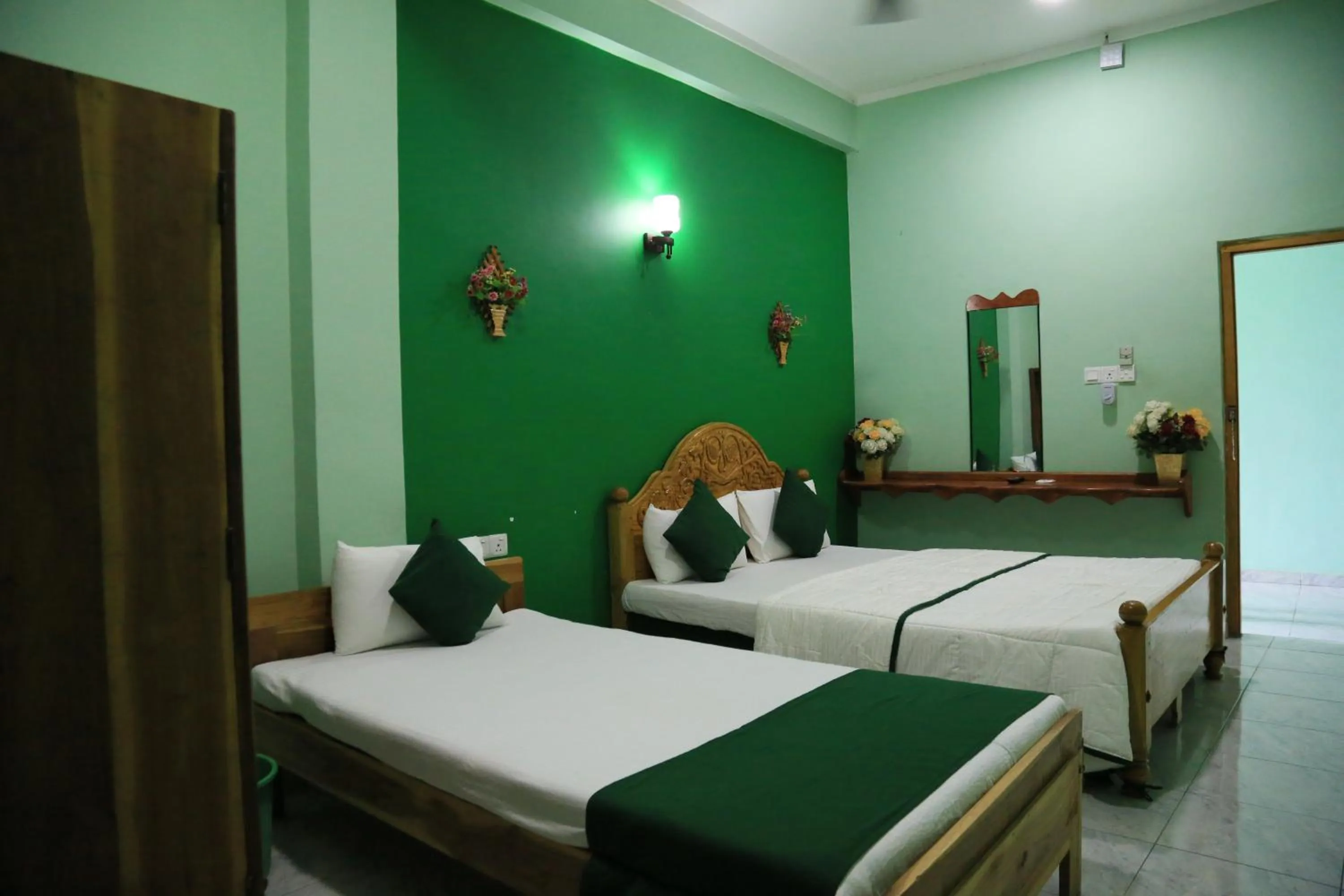 Bedroom, Bed in Kings Hotel Restaurant and Bar