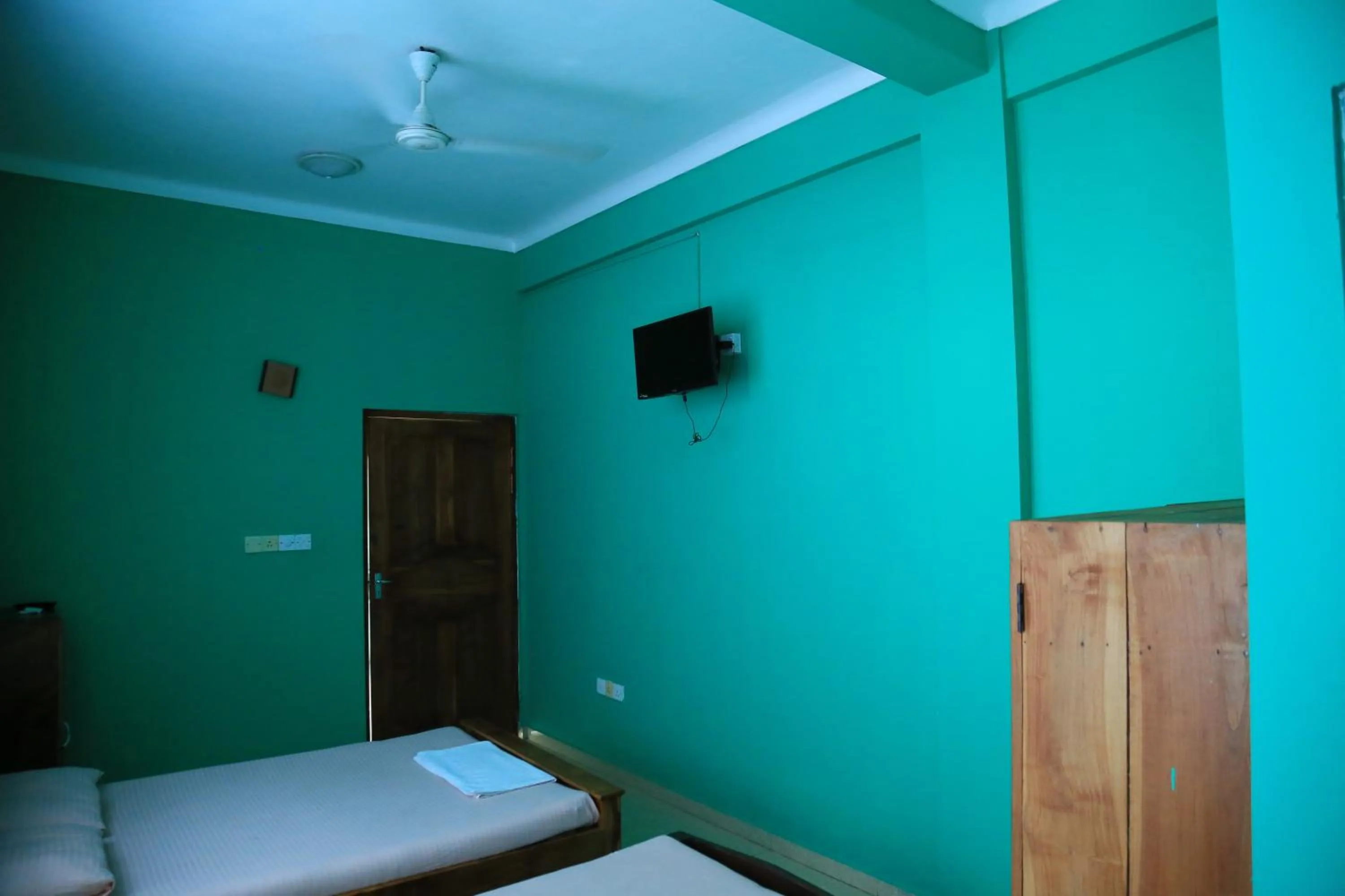 Bedroom, Bed in Kings Hotel Restaurant and Bar