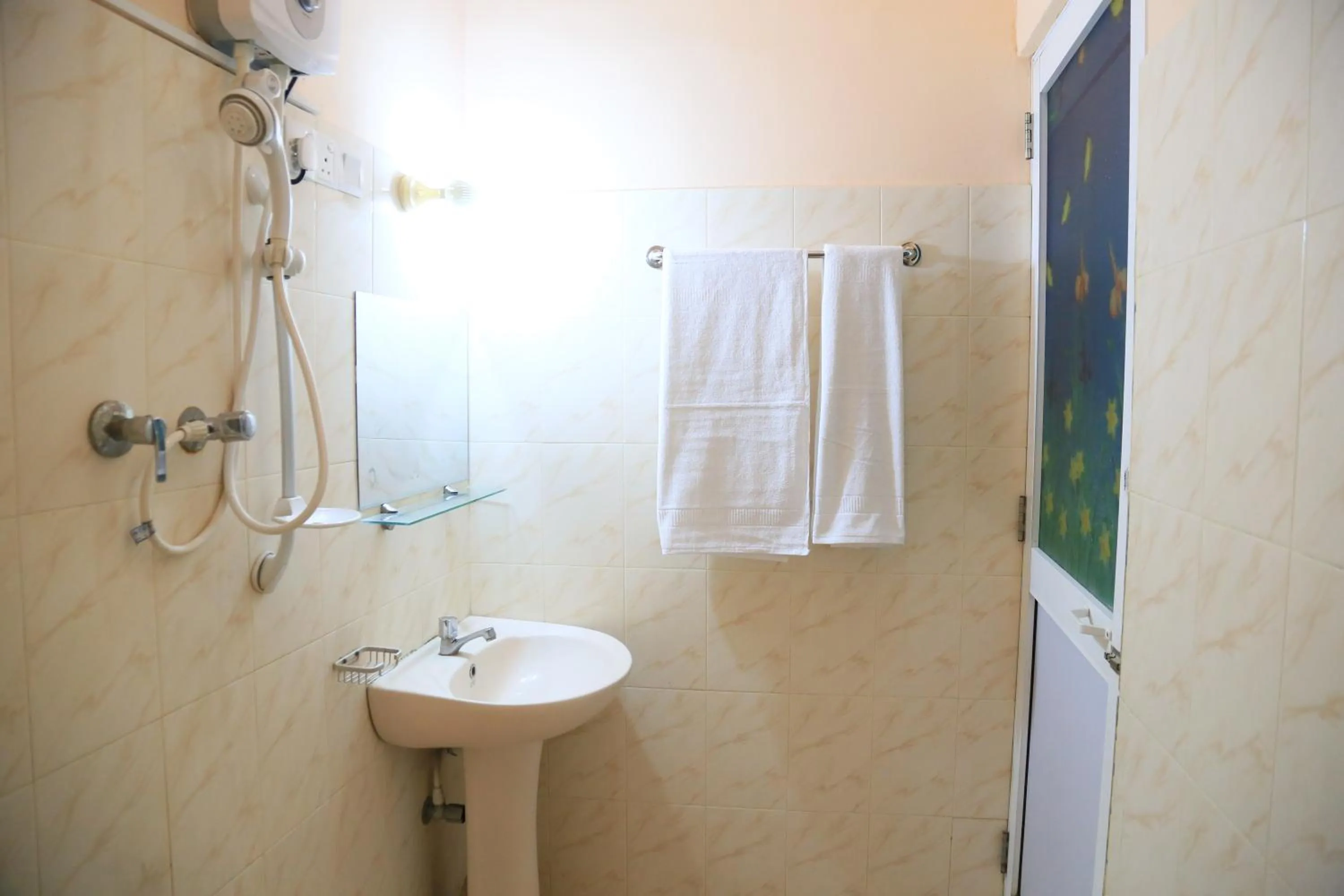 Bathroom in Kings Hotel Restaurant and Bar