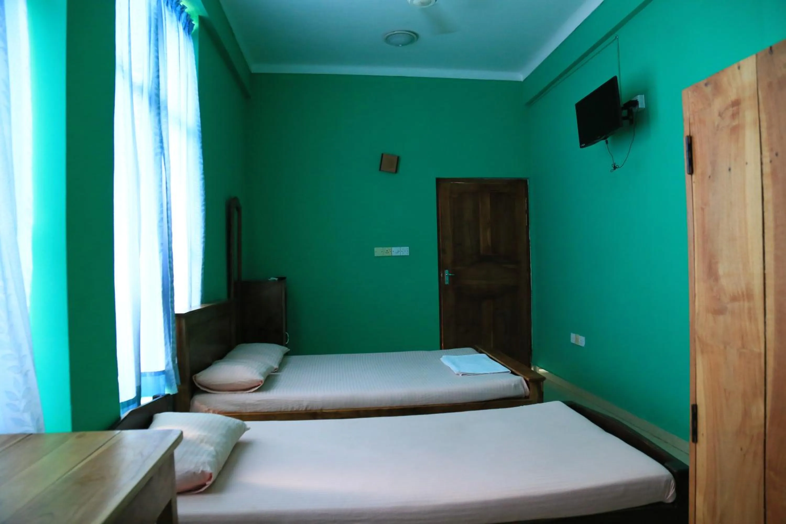 Bedroom, Bed in Kings Hotel Restaurant and Bar