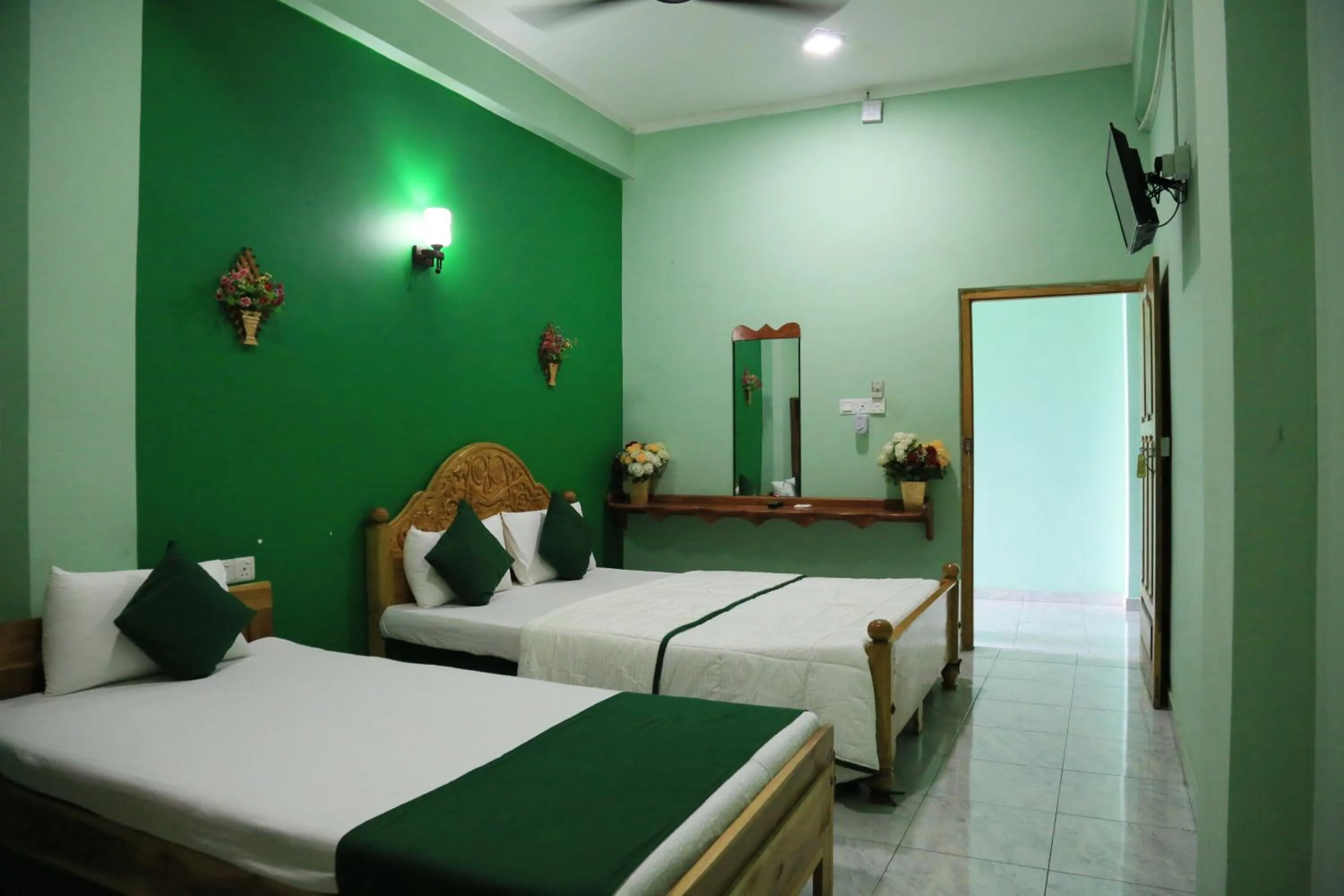 Bedroom, Bed in Kings Hotel Restaurant and Bar