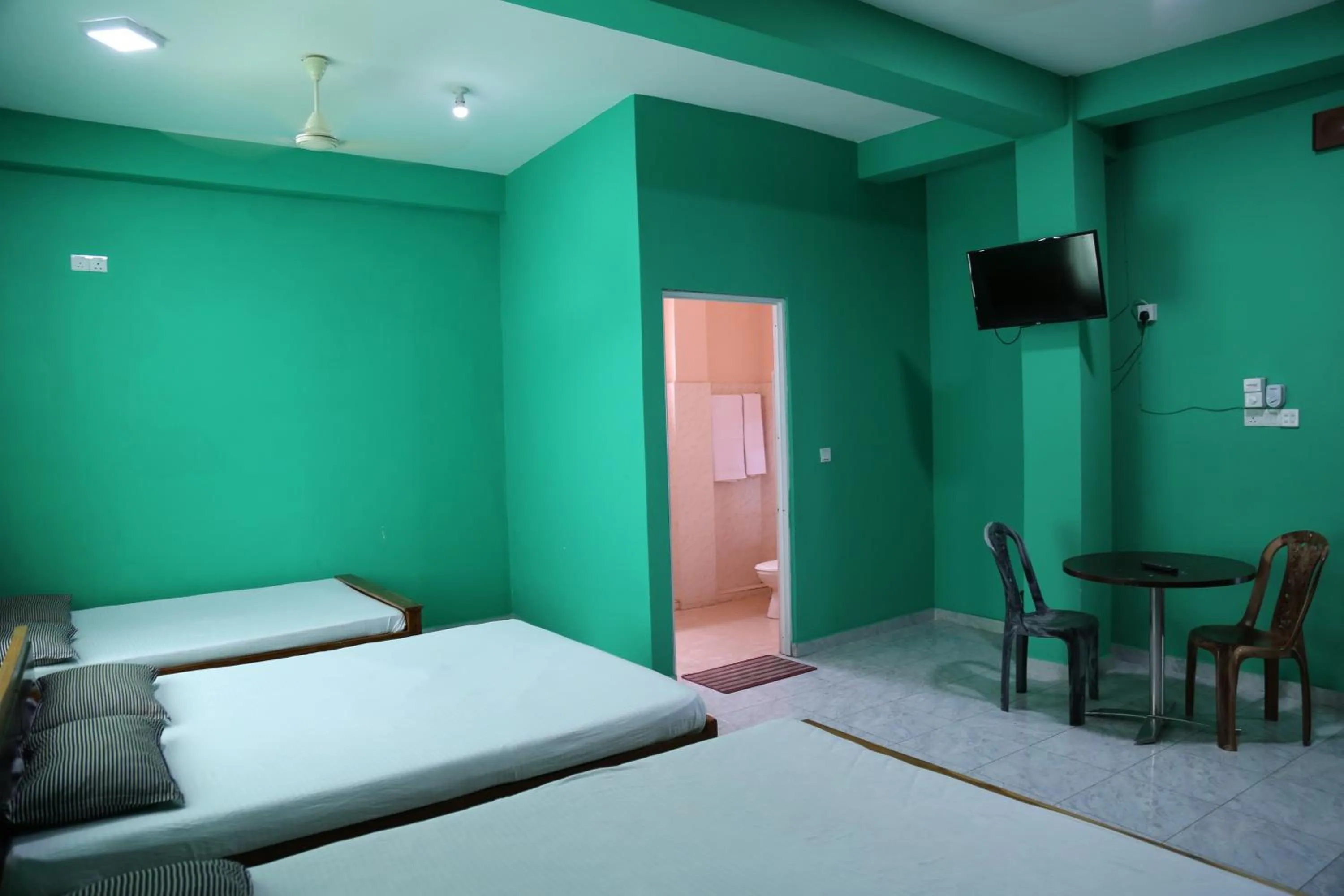 TV and multimedia, Bed in Kings Hotel Restaurant and Bar