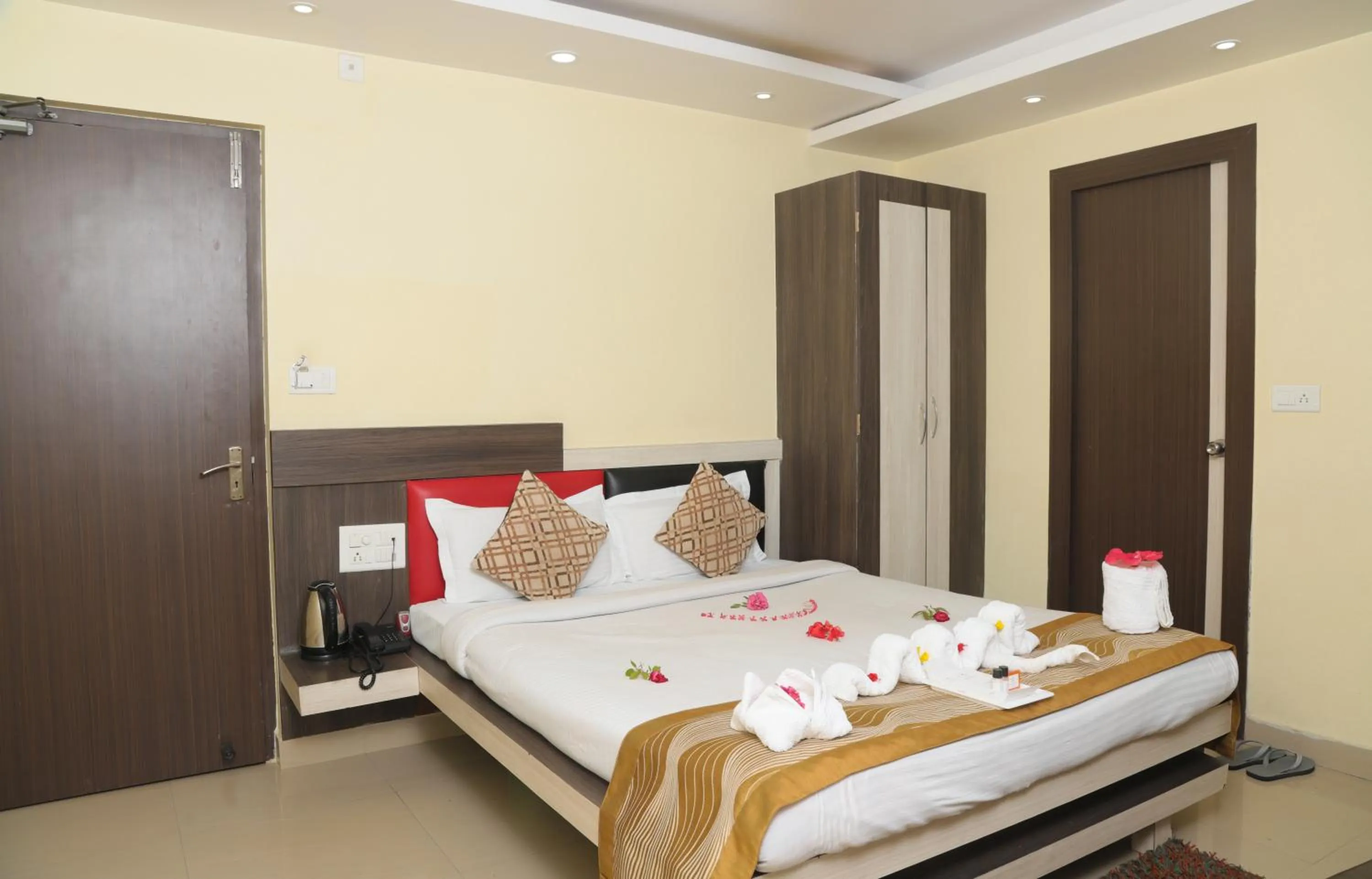 Bed in Hotel Vaishnavi Heights