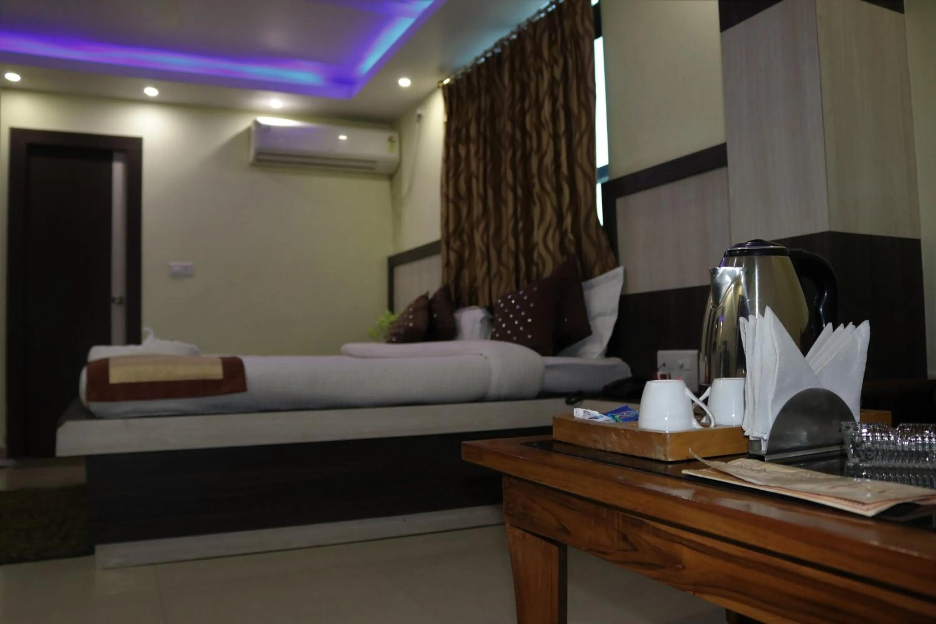 Living room, Bed in Hotel Vaishnavi Heights