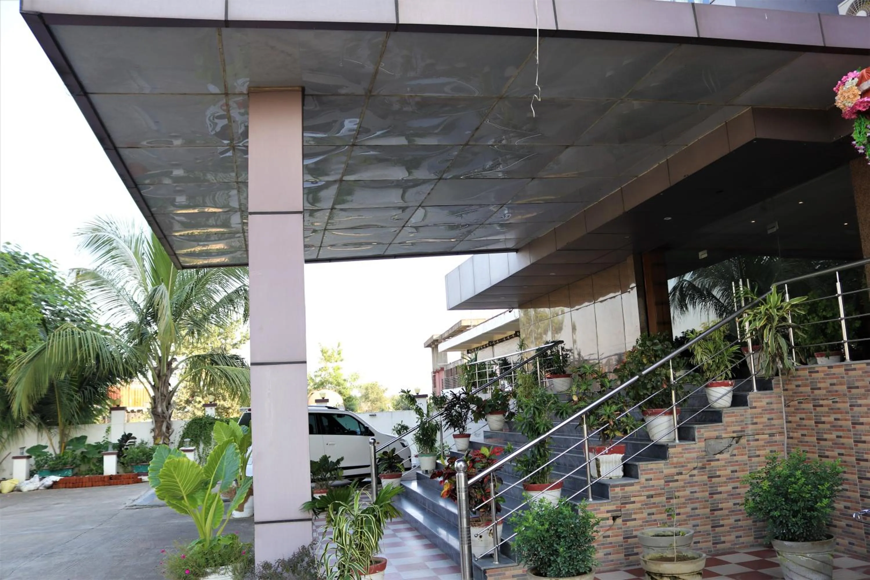 Property building in Hotel Vaishnavi Heights