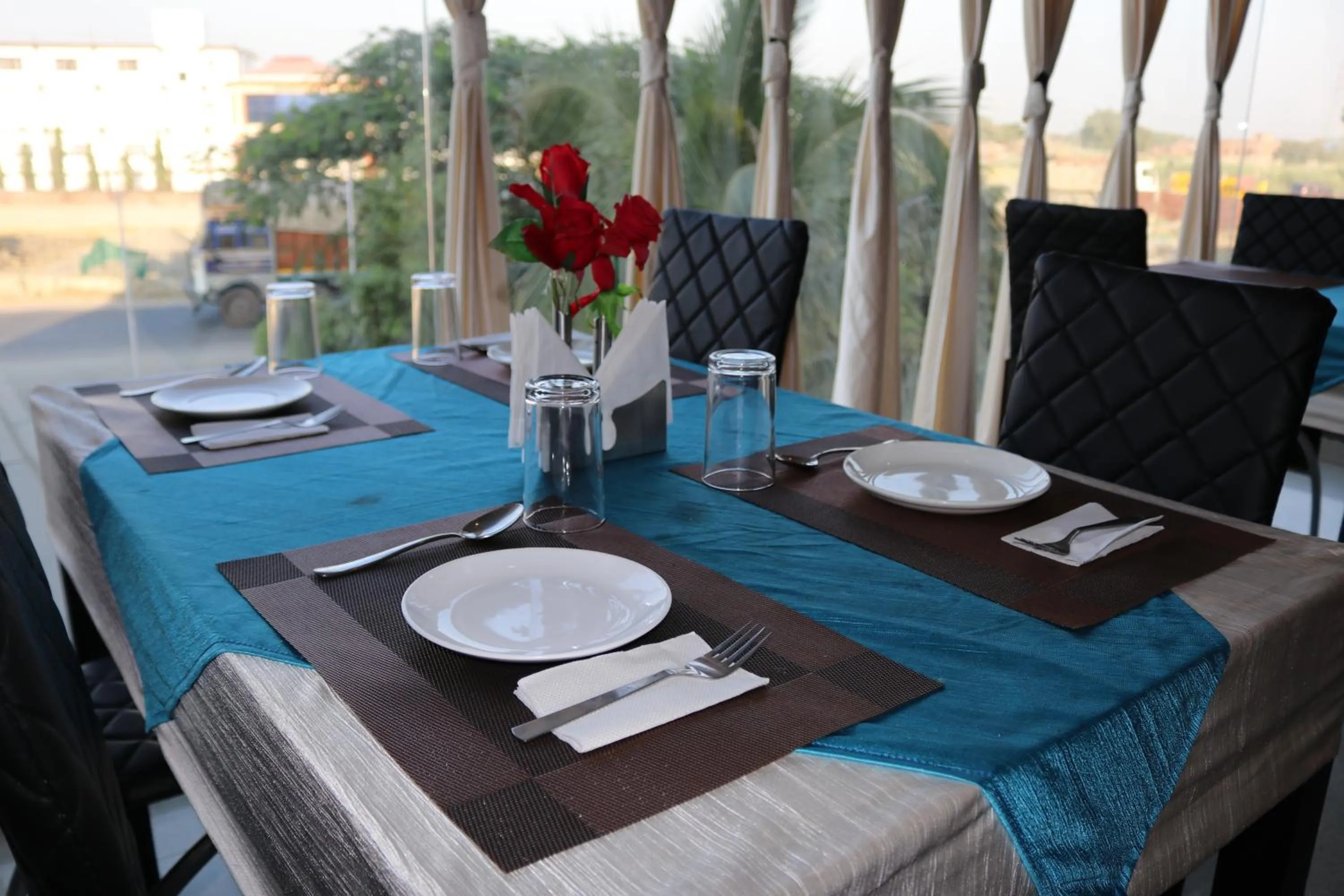 Restaurant/places to eat in Hotel Vaishnavi Heights