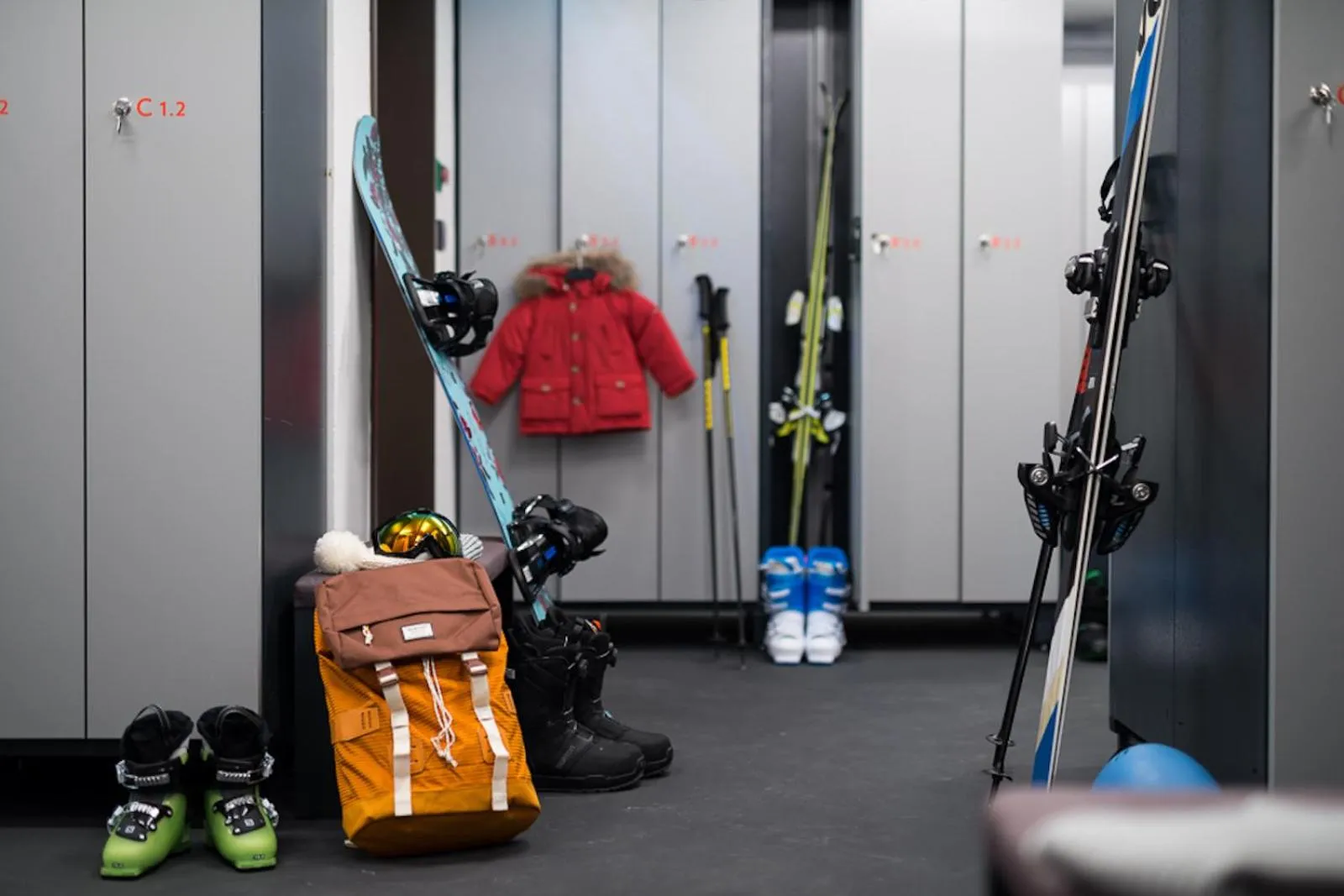 Skiing in Peaks Place Apartments & SPA