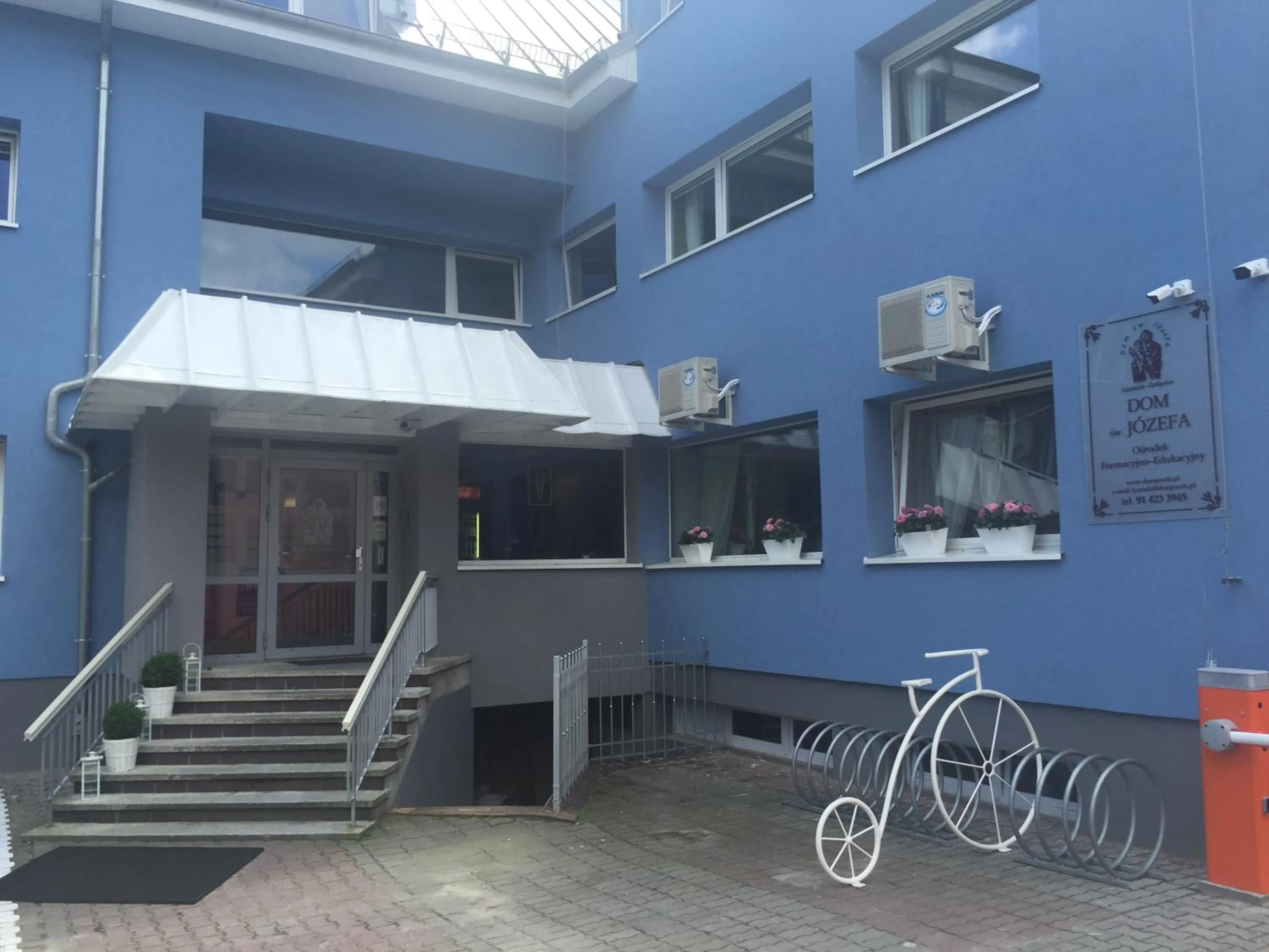 Facade/entrance in Dom św. Józefa