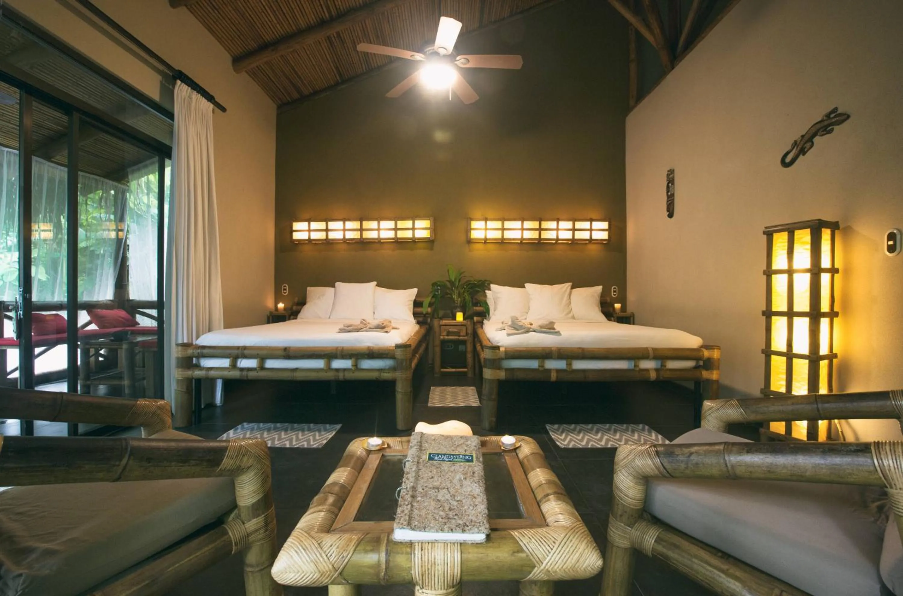 Photo of the whole room, Bed in Hotel Clandestino beach resort