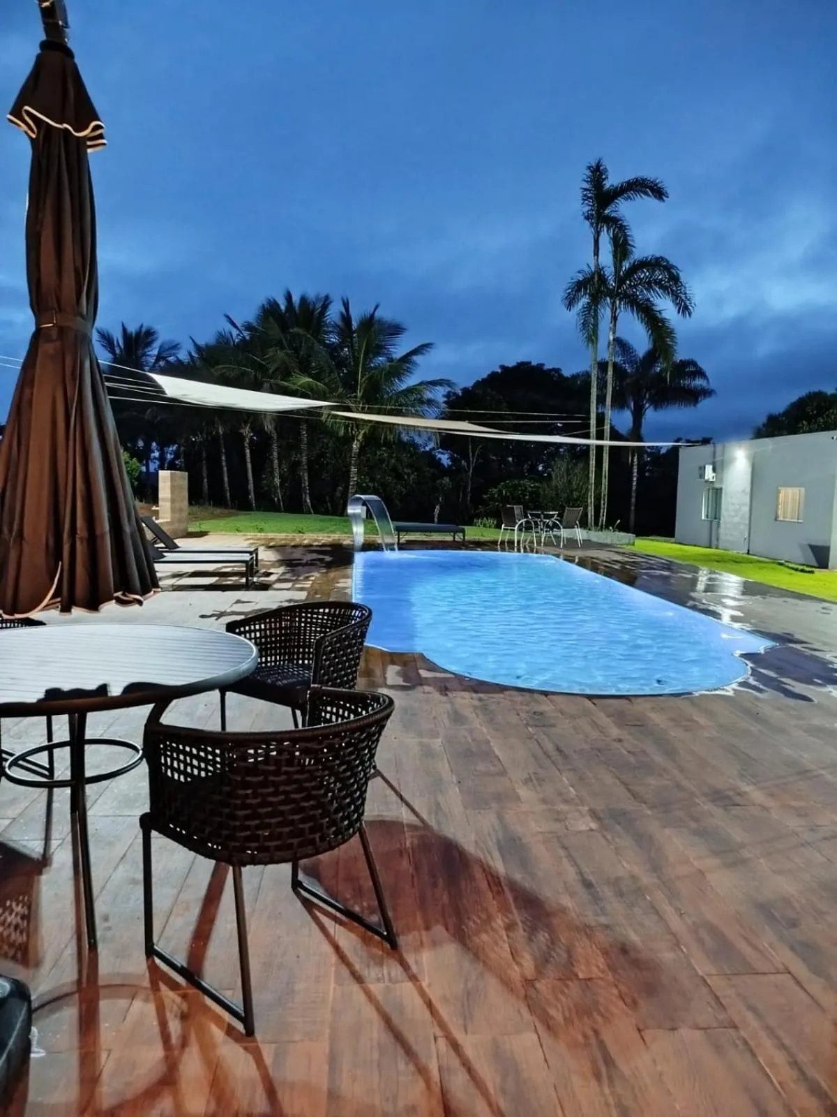 Night in Sitio Cantin
