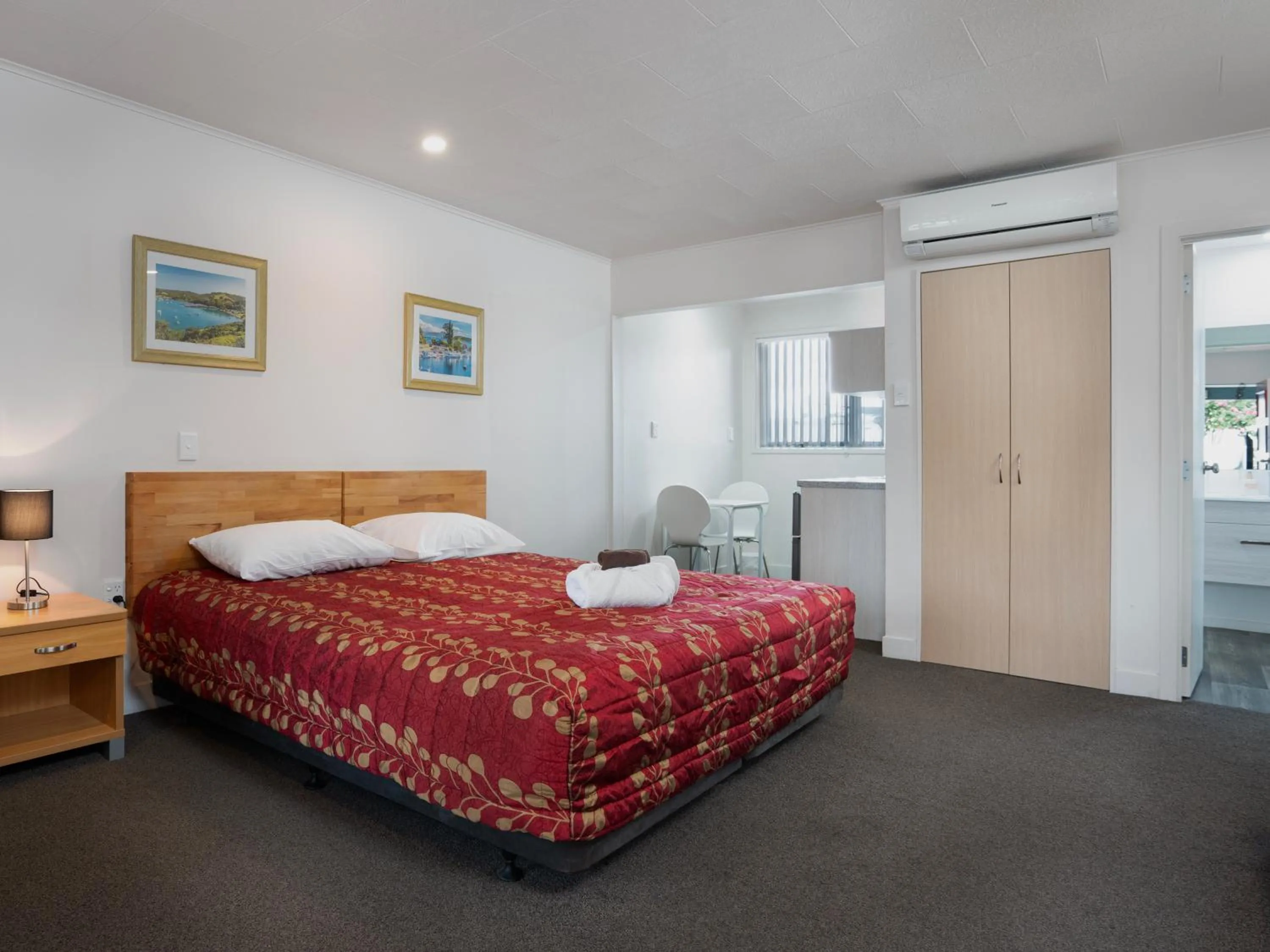 Deluxe King Studio in Colonial On Gladstone Motel
