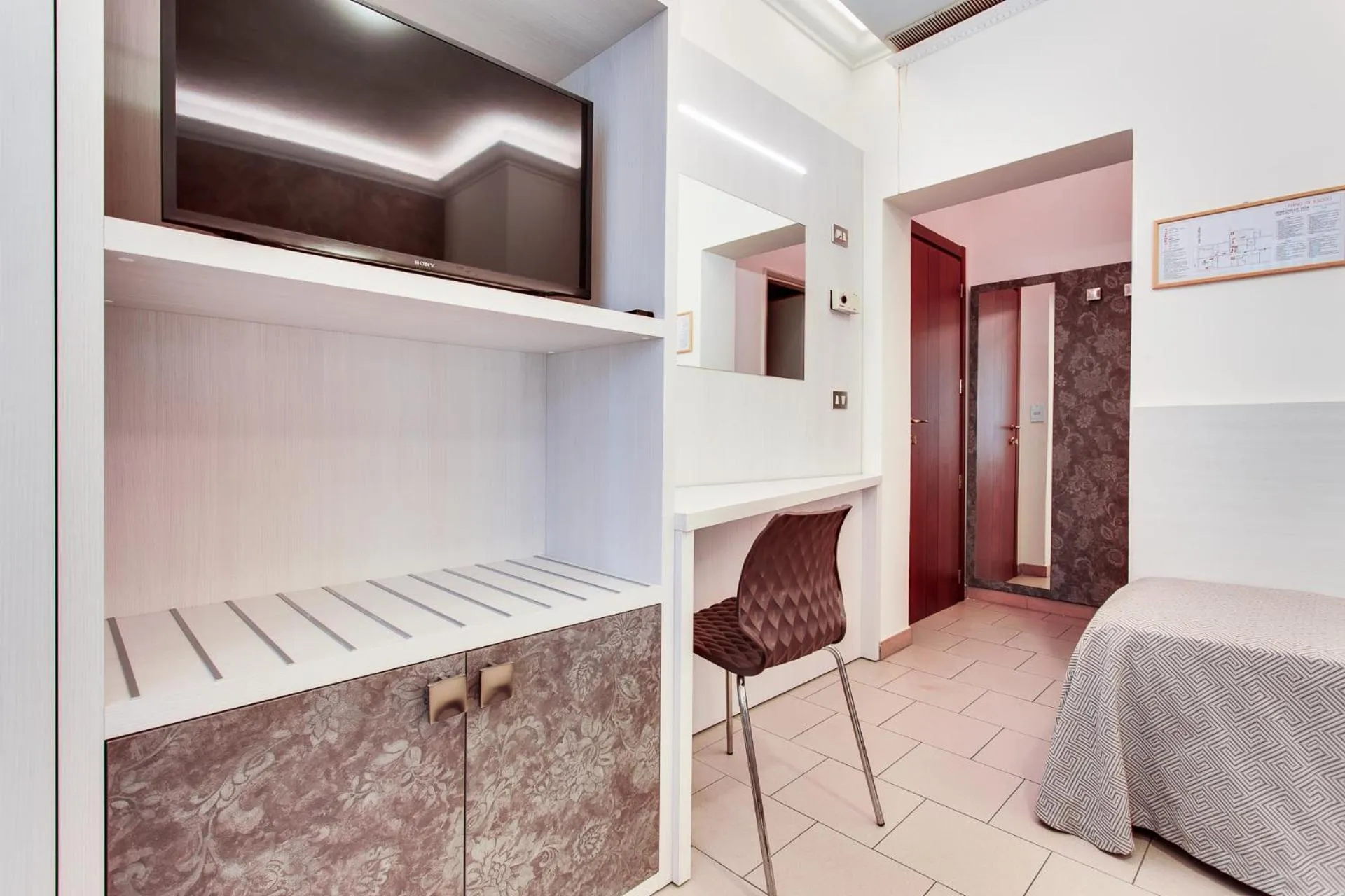 TV and multimedia, Bed in Hotel Dolcevita