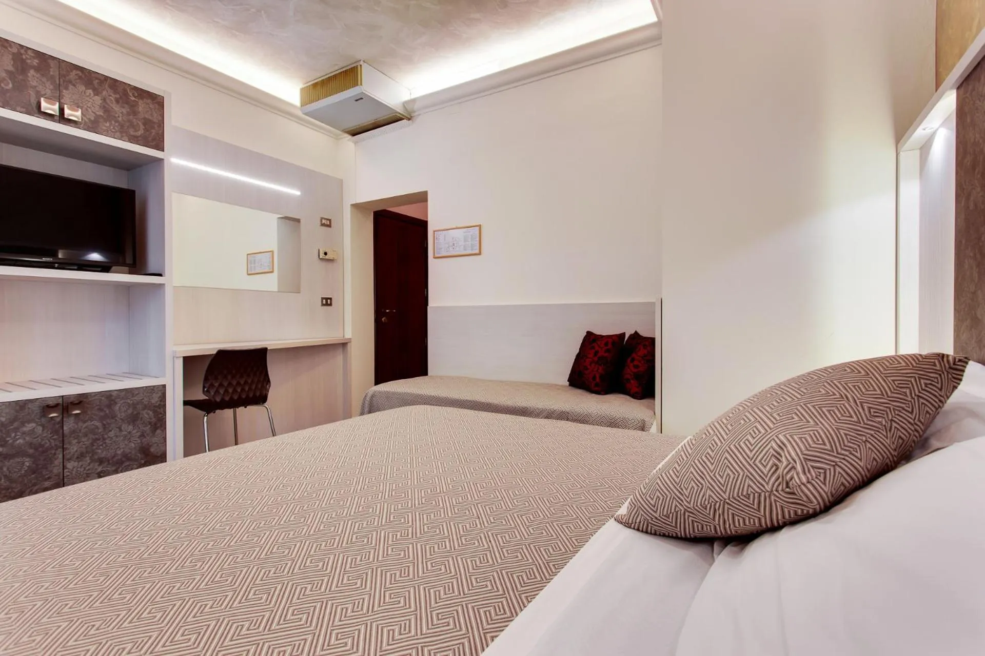 Photo of the whole room, Bed in Hotel Dolcevita